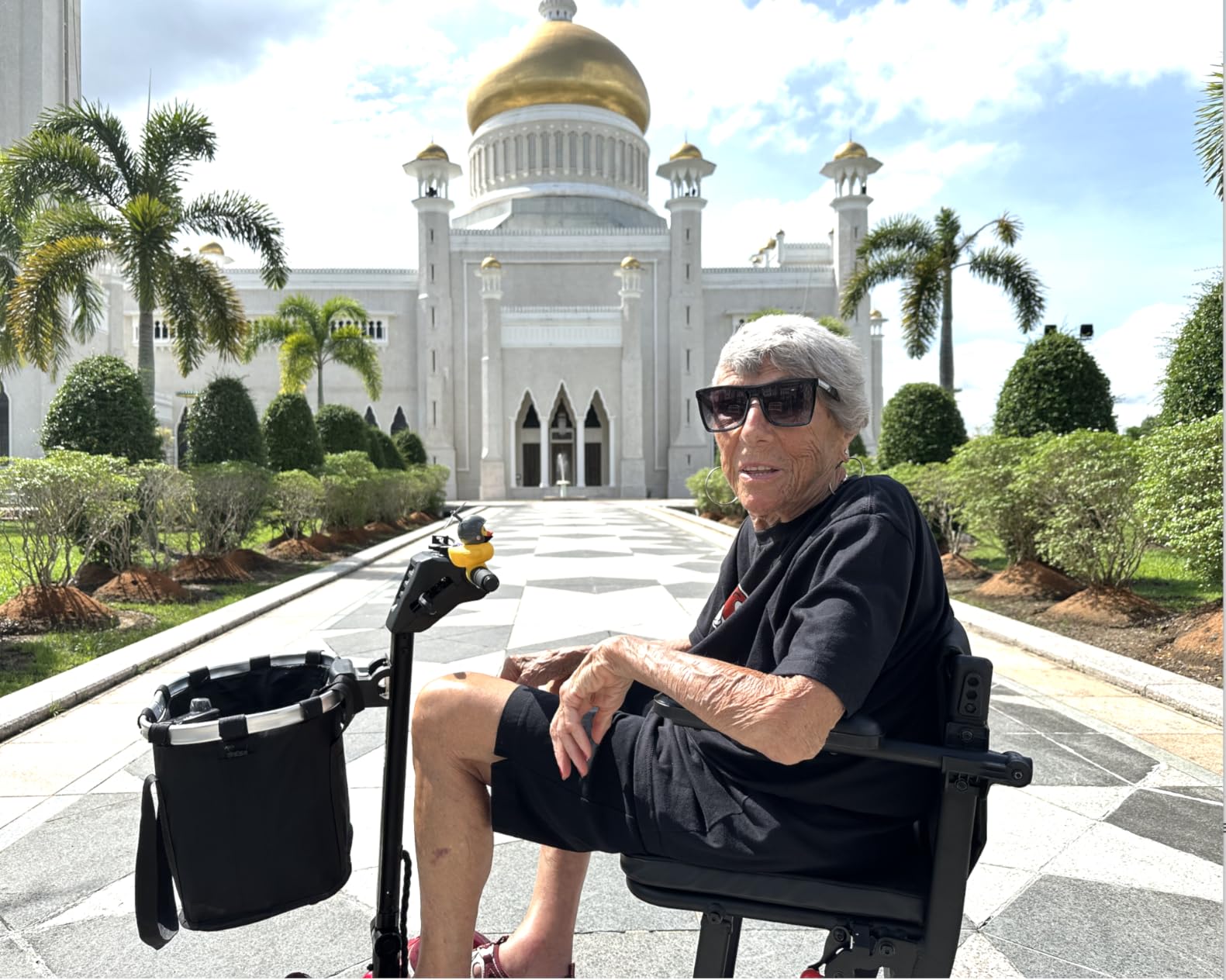Aotedor Lightweight 36 lbs Foldable Mobility Scooter for Seniors & Adults | Dual removable lithium batteries provide up to 22 miles of range, with a compact folding design for easy storage and travel customer photo 2
