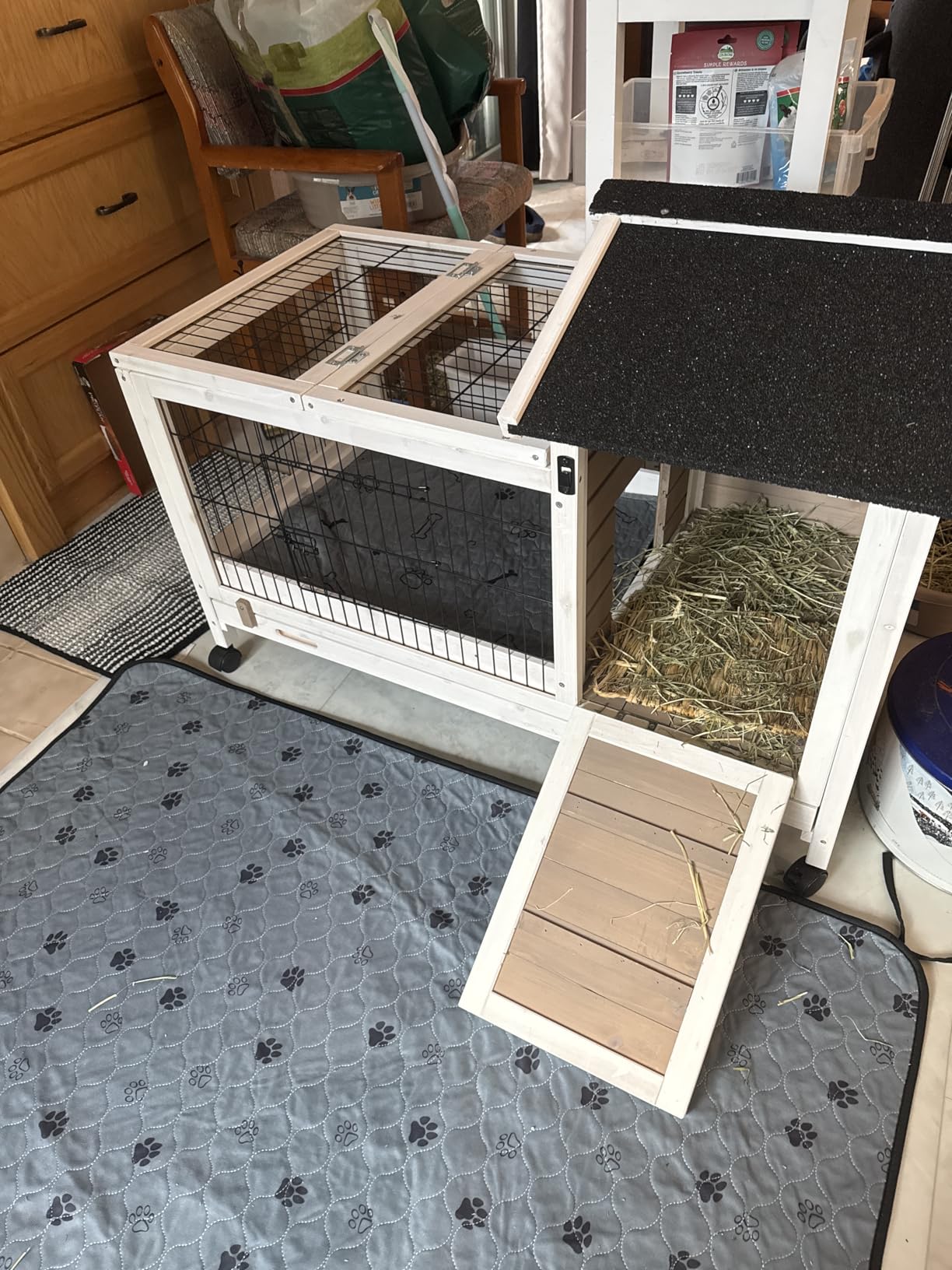 GUTINNEEN Large Mobile Rabbit Hutch Indoor Outdoor with Wheels, Deep Leak-Proof Pull-Out Tray & Wire Mesh, Waterproof Asphalt Roof Small Animal Cage with Openable Roof for Rabbits & Guinea Pigs customer photo 1