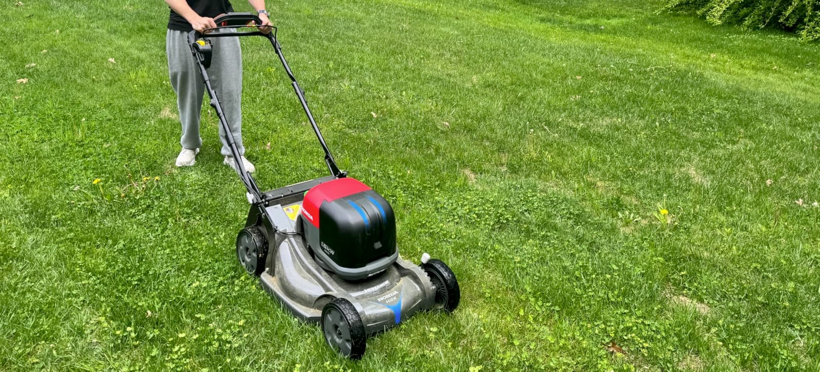 Honda HRX-BE 21-Inch Walk Behind Battery Powered Lawn Mower (HRX217YXBEXA6) | Variable Speed Self Propelled, 2 Battery Bays customer photo 1