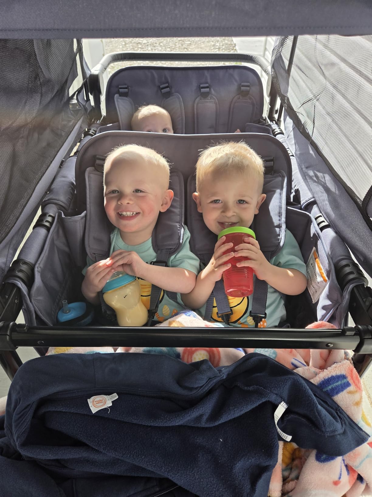 Keenz MOOV 4-Passenger All-Terrain Stroller Wagon with Reclining Seats, Built-in Cooler, Push/Pull Handle, Rubber Wheels, and Activity Tray - Foldable Wagon for Four Kids, Black customer photo 1