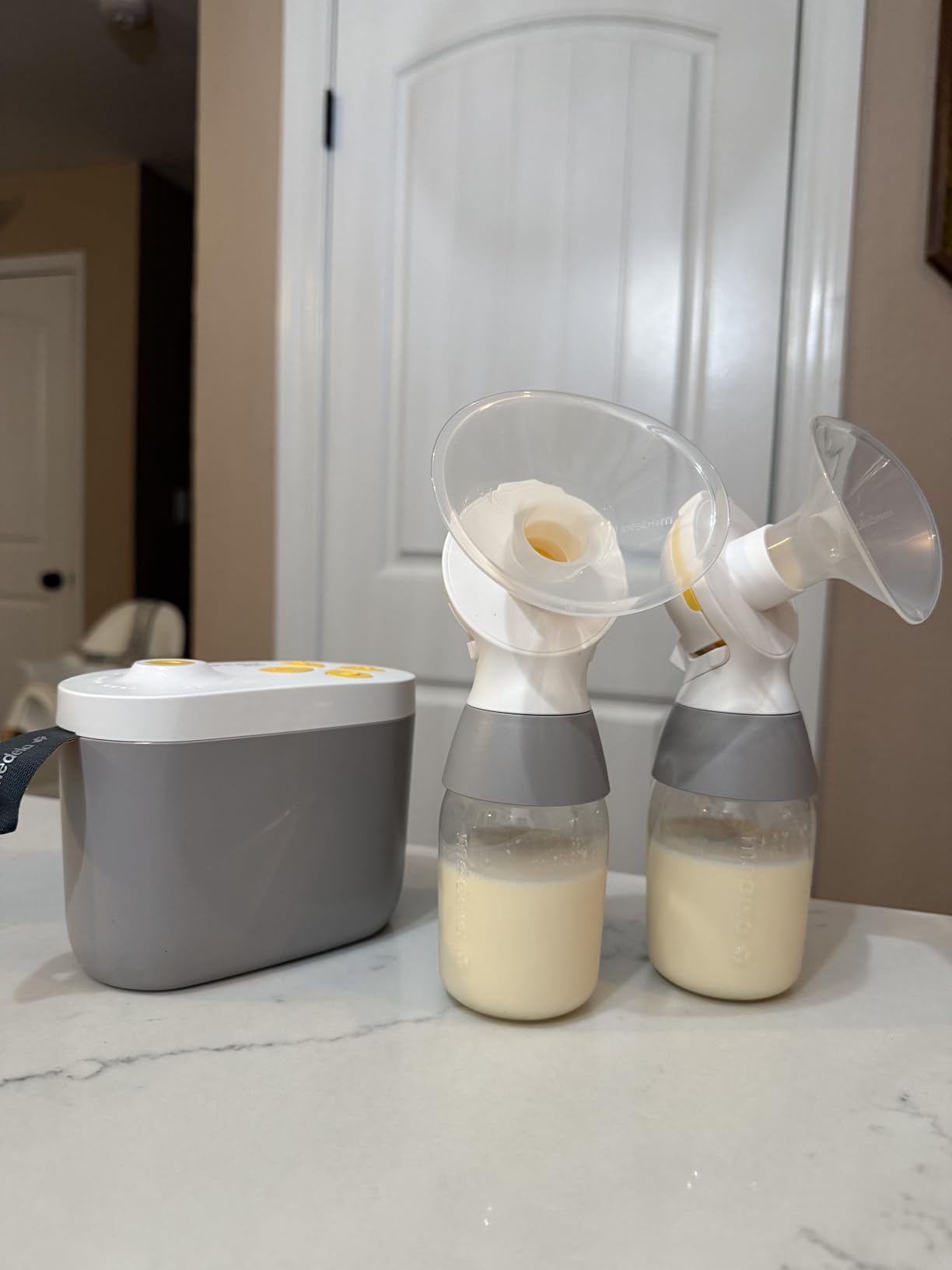 Medela Pump in Style Pro+ Double Electric Breast Pump, Hospital Grade | Hospital Performance, Bottles & Flanges, Enhanced Comfort, BPA-Free, Rechargeable, Lightweight, Compact & Portable customer photo 2