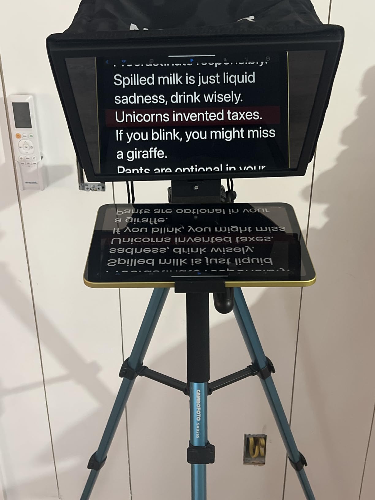 NEEWER 2 in 1 Teleprompter 11 Inch with Monitor, Supports Screen Mirroring, Plastic, Portable Prompter for Camera Mobile Phone Webcam Windows MacOS for YouTube Twitch Live Streaming Conference, X11 customer photo 2
