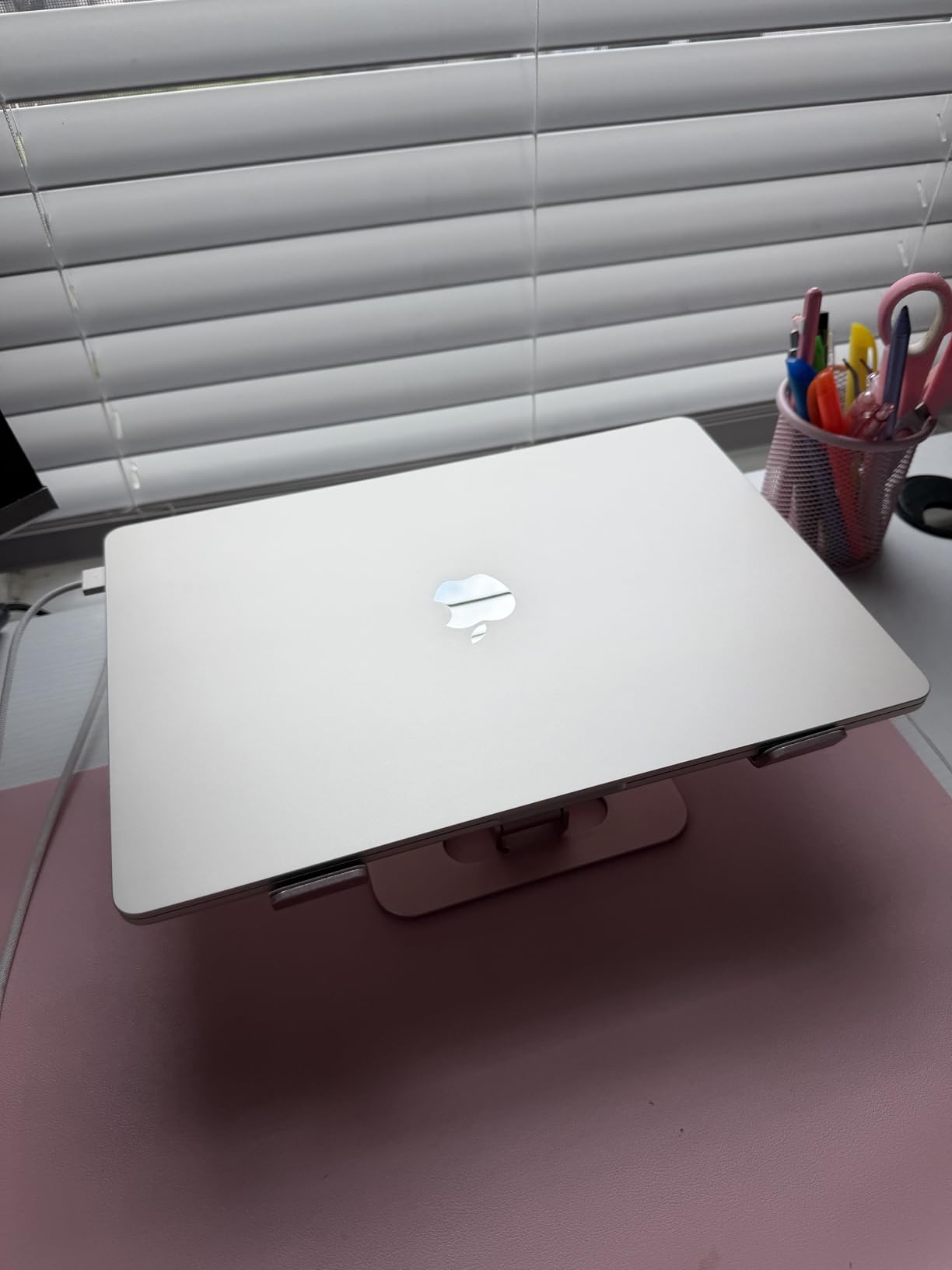 2026 MacBook Air 15-inch Laptop with M5 chip: Built for AI, 15.3-inch Liquid Retina Display, 16GB Unified Memory, 512GB SSD, 12MP Center Stage Camera, Touch ID, Wi-Fi 7; Sky Blue customer photo 1