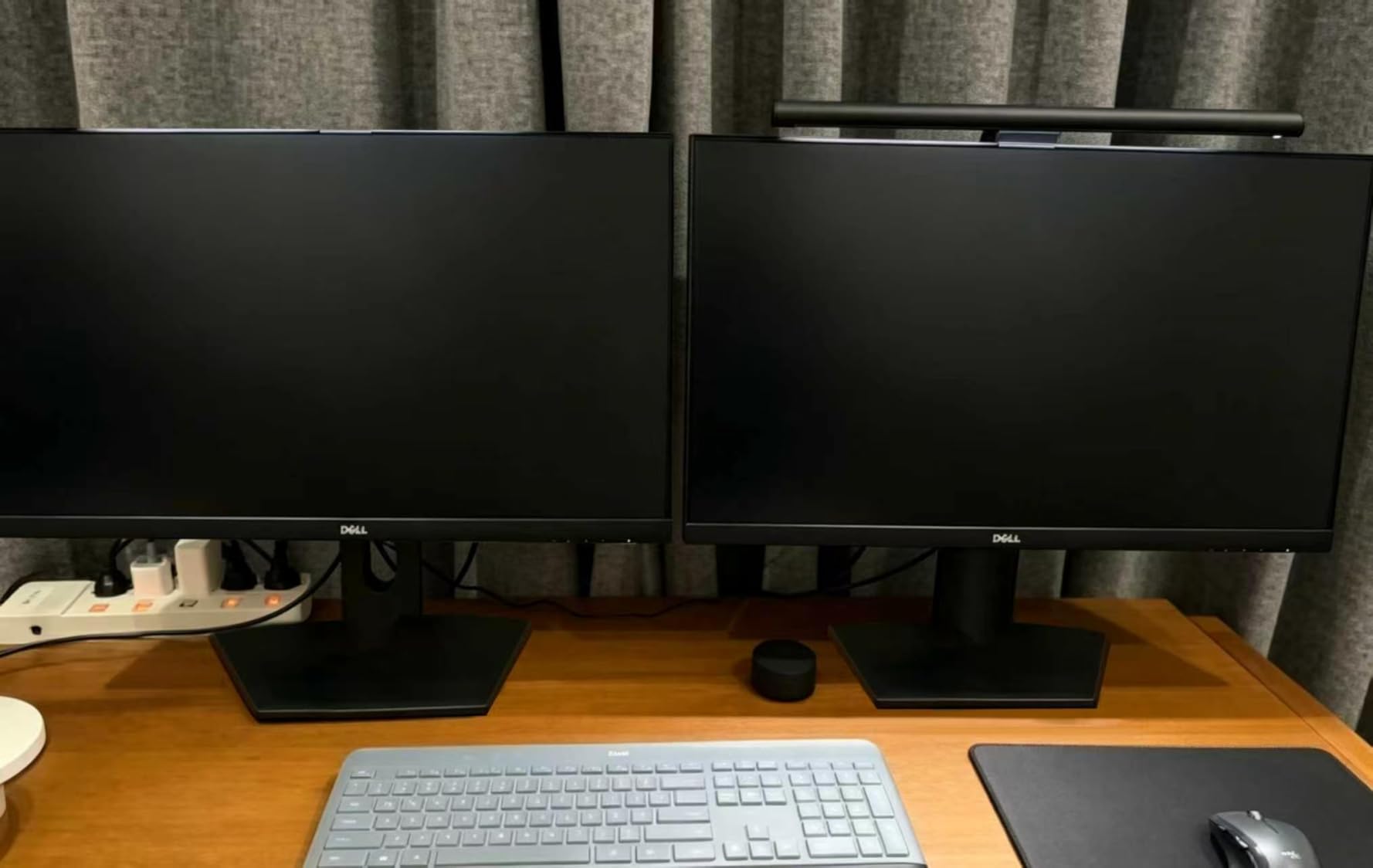 Dell 32 inch Monitor, 4K (3840 x 2160), QD-OLED Display, 120Hz, 0.03ms, AMD FreeSync Premium Pro, 99% DCI-P3, VESA, 5x5W Speaker, 3D Spatial Audio, Dolby Vision HDR, HDMI/USB-C, Tilt/Height/Swivel customer photo 2
