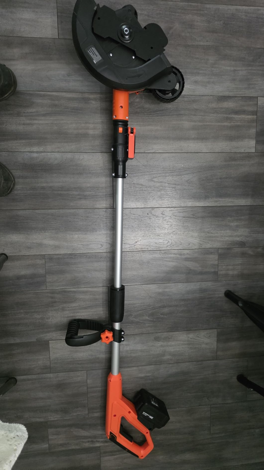 VEVOR Lawn Edger 8.8-in Blade, 20V Battery Powered Cordless Edger Lawn Tool | For Lawns, Driveways, Yards, and Sidewalk Edges, 3-Position Blade Depth, 4000mAh Battery & Charger Included, Rust-proof Blade customer photo 1
