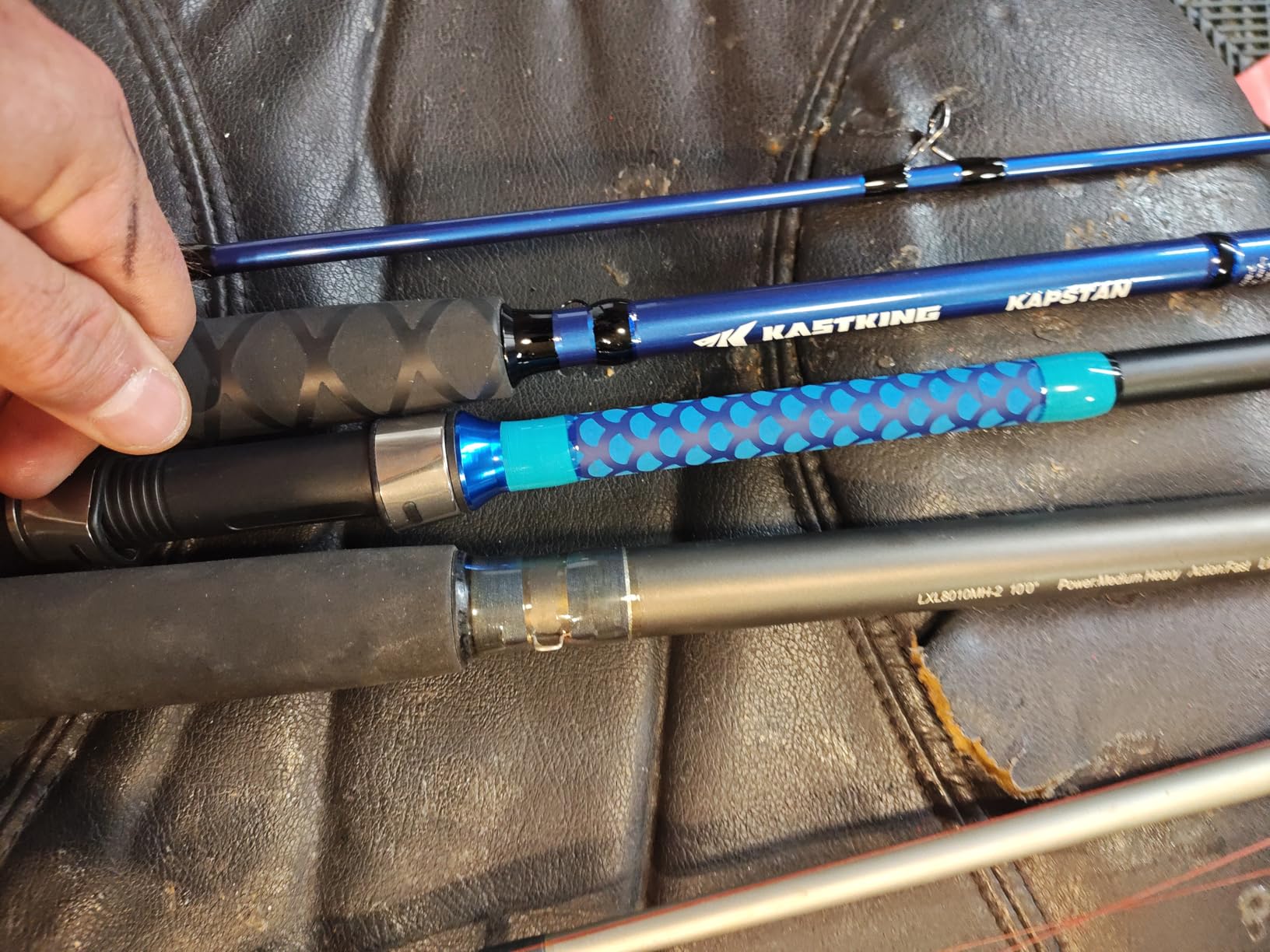Surf Fishing Rod 9'/10'/11'/12', Carbon Fiber Graphite Spinning Rod 3-Piece Travel Rod with 2 Tips, Includes Pompano Rig & High-Strength Wire Leaders for Saltwater Beach Surf Casting customer photo 1