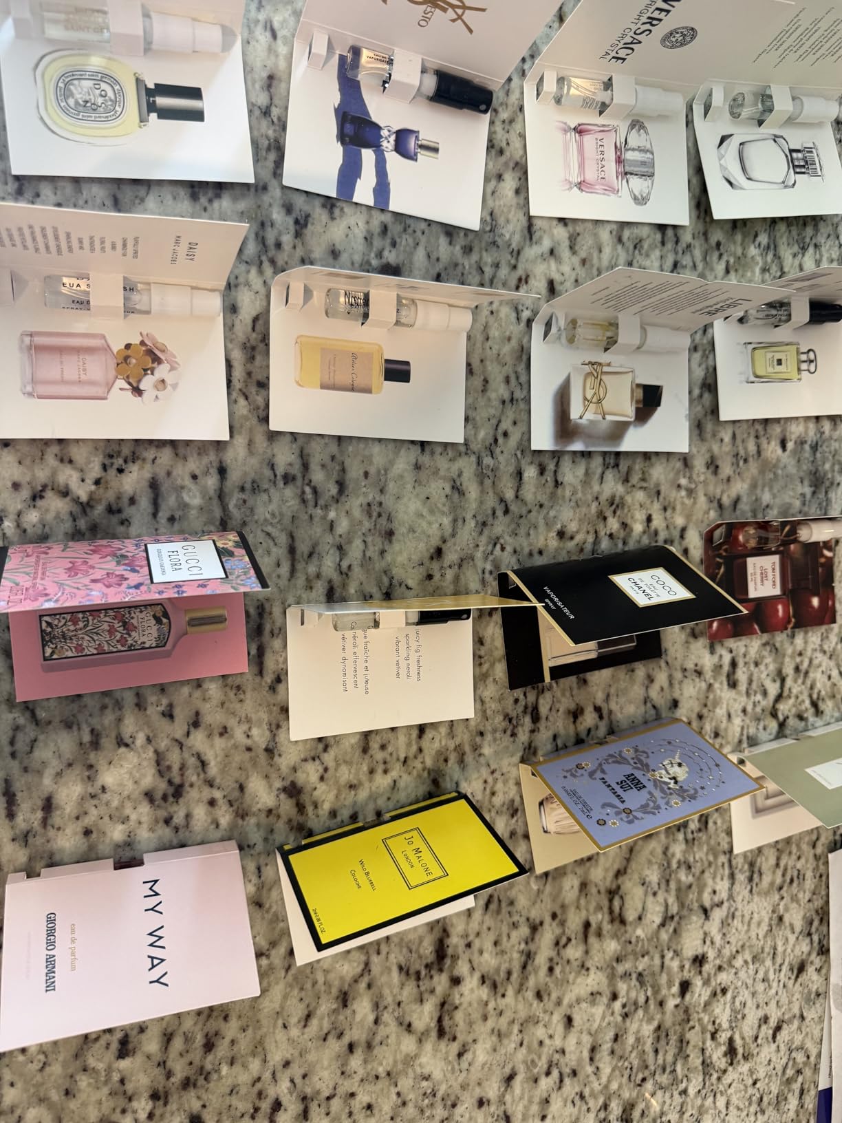Perfumes for women,High End Designer Fragrance Sampler Set for women, Perfume Sampler Set for Women, mini perfume samples, High-End Scent Discovery Gift Set(pack of 16 Sample Vials) customer photo 1