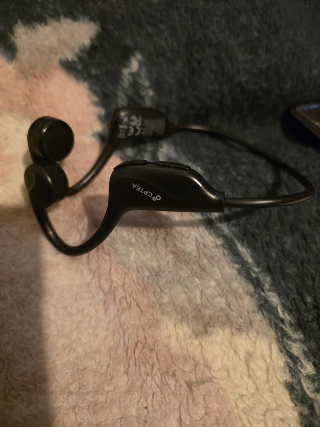 Bone Conduction Headphones, Open Ear Sports Headphones, Wireless Headset with Mic, Bluetooth 6.0, 10H Playtime, IPX5 Sweatproof, Lightweight Secure Fit for Running, Cycling, Gym (Black) customer photo 2