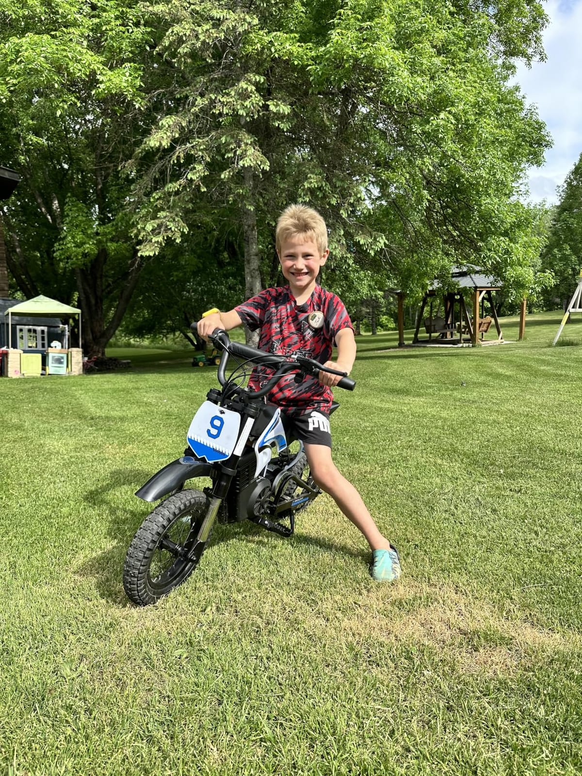 K1 Kids Electric Dirt Bike, 36V, 700W, 16 MPH, 14-Mile, Ages 3-10 customer photo 2