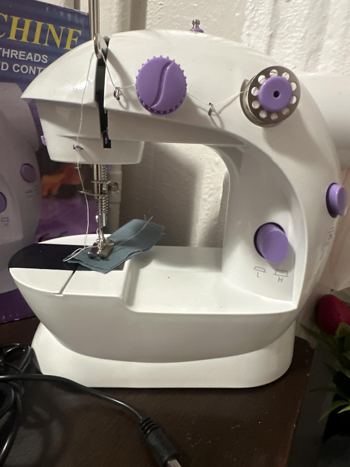 Sewing Machine for Beginners, Portable Electric Sewing Machine with 12 Stitch Patterns, 2-Speed Control, Complete Sewing Kit with Accessories, Compact Home Sewing Machine for DIY Projects customer photo 1