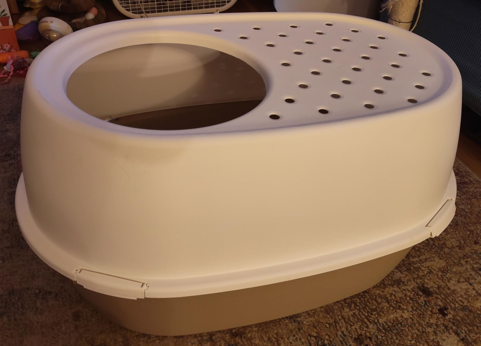 IRIS USA XX-Large Top Entry Cat Litter Box, Dog Proof, Gray/White | Extra Large, Heavy Duty Plastic, Big Cats, Secure 4-Buckle Lock, Tracking Control Lid, Quick Cleanup customer photo 1