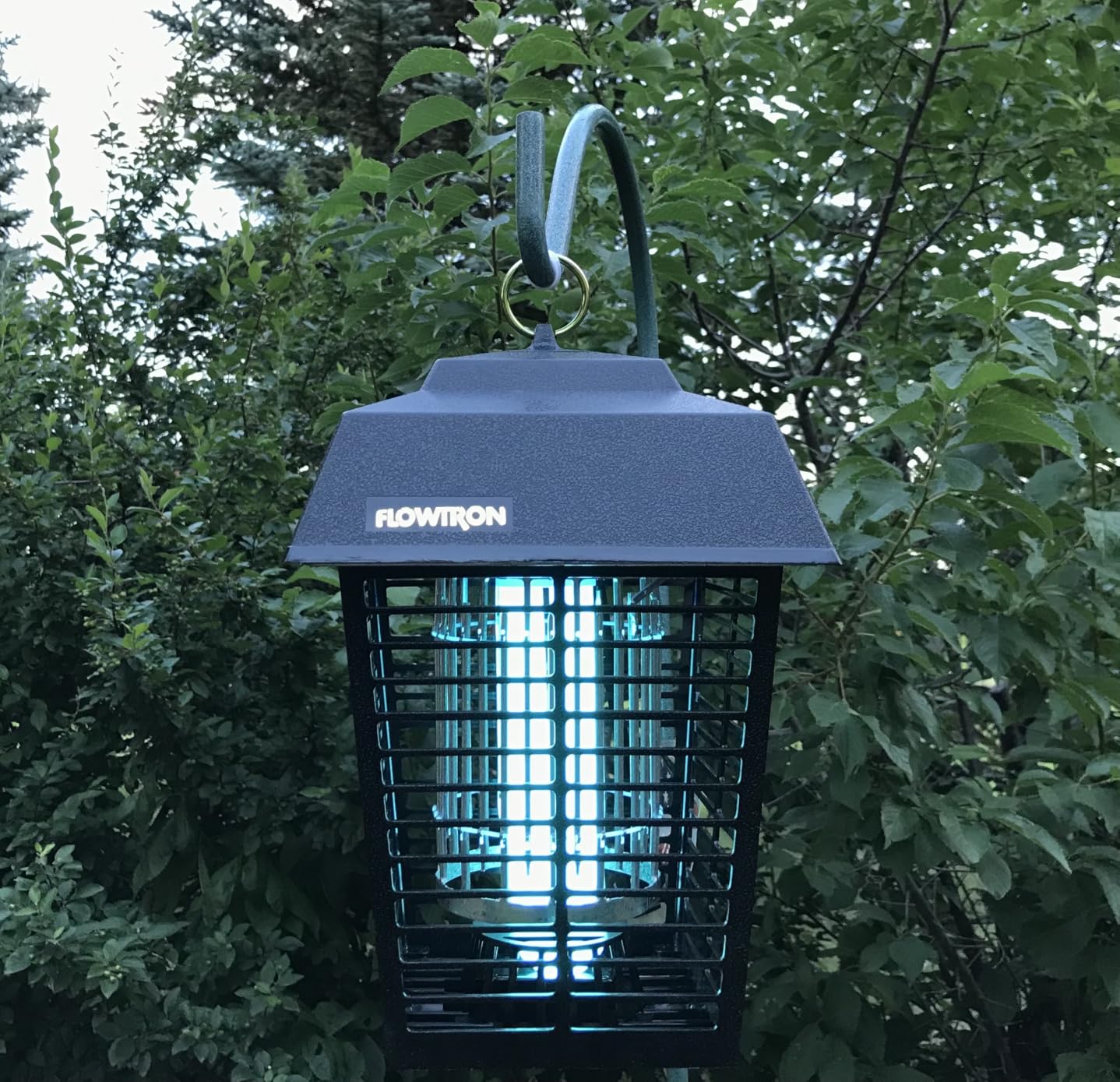 Flowtron Electric Bug Zapper, 1/2 Acre Outdoor, 15W UV, 5600V Zap, Black customer photo 2