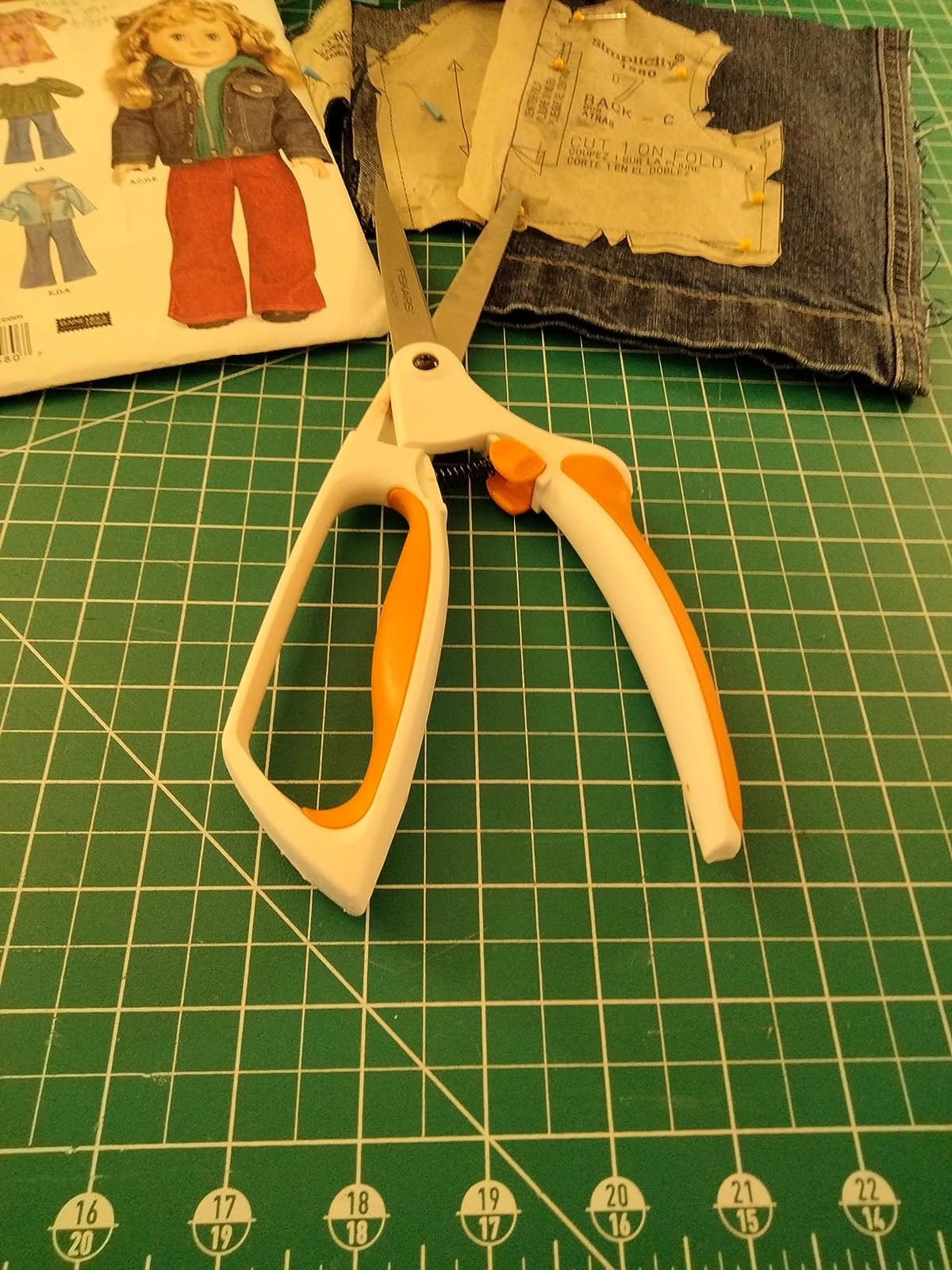 Fiskars No.8 Premier Easy Action Bent Scissors 10-Inches customer photo 1