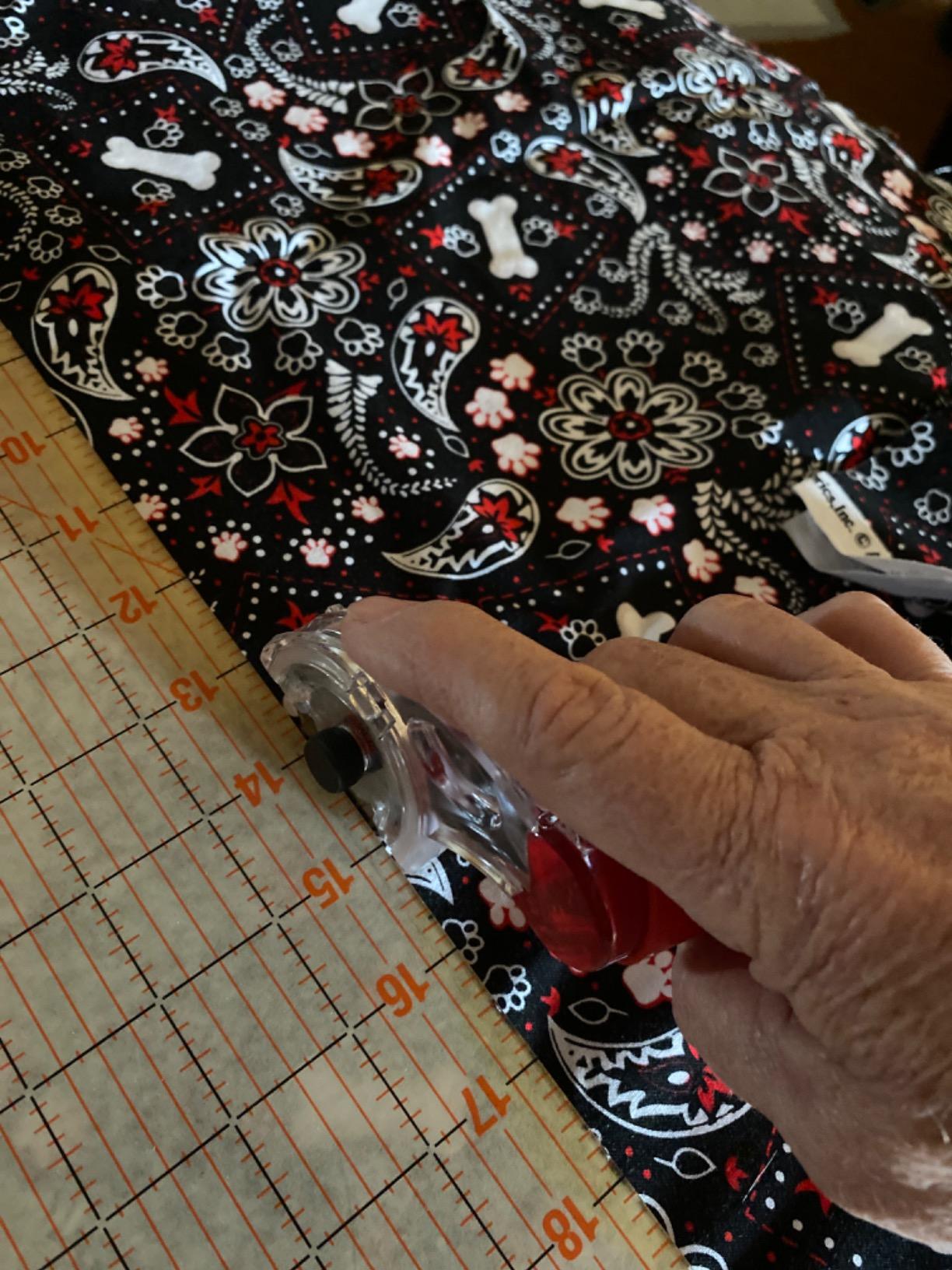 Martelli - Right Handed 45mm Ergonomic Fabric Rotary Cutter - sewing quilting fashion design - blade cover for safe pain free fabric cutting - great if you have arthritis or carpal tunnel customer photo 2