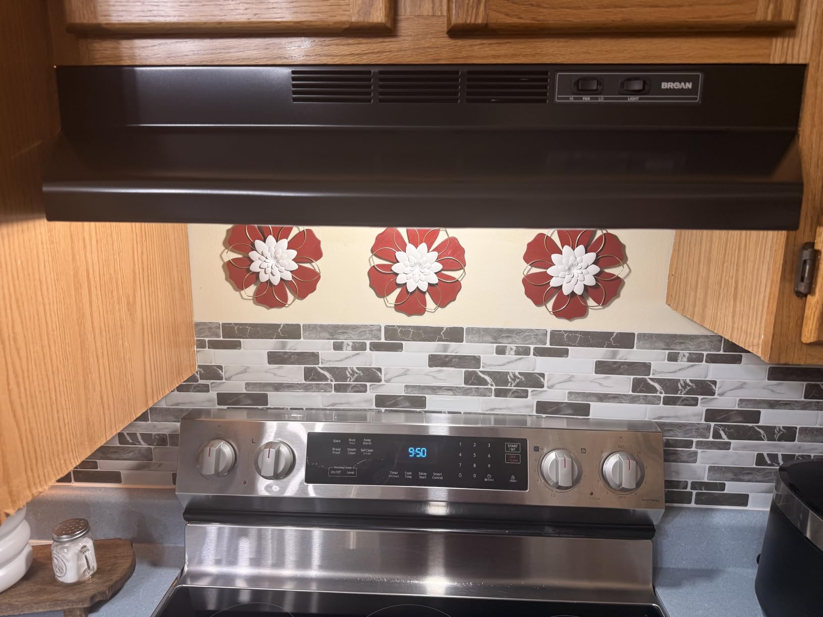 Broan-NuTone 412401 Non-Ducted Under-Cabinet Ductless Range Hood Insert, 24-Inch, White customer photo 2