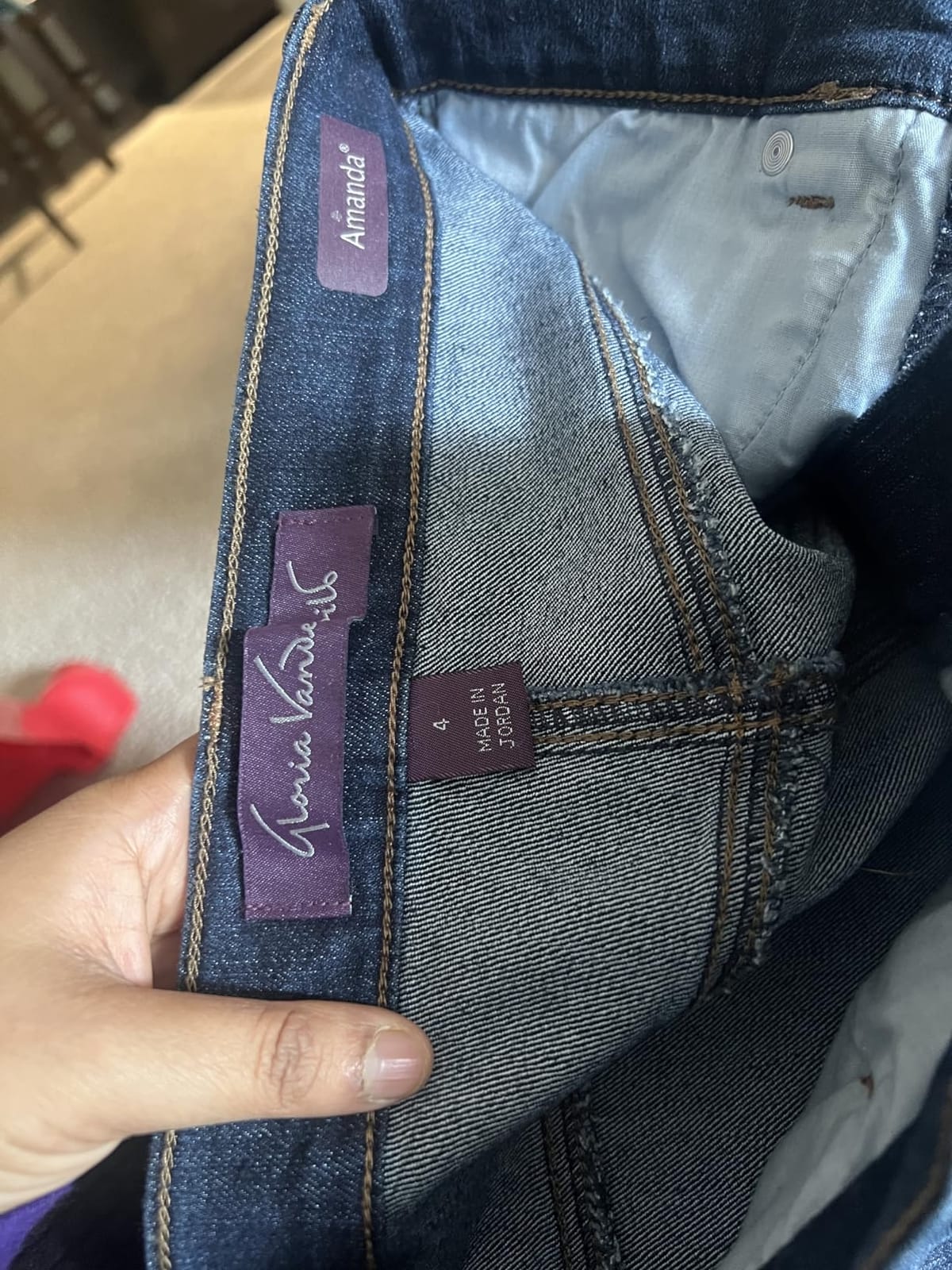 Gloria Vanderbilt Women's Classic Tapered Amanda Jeans customer photo 2