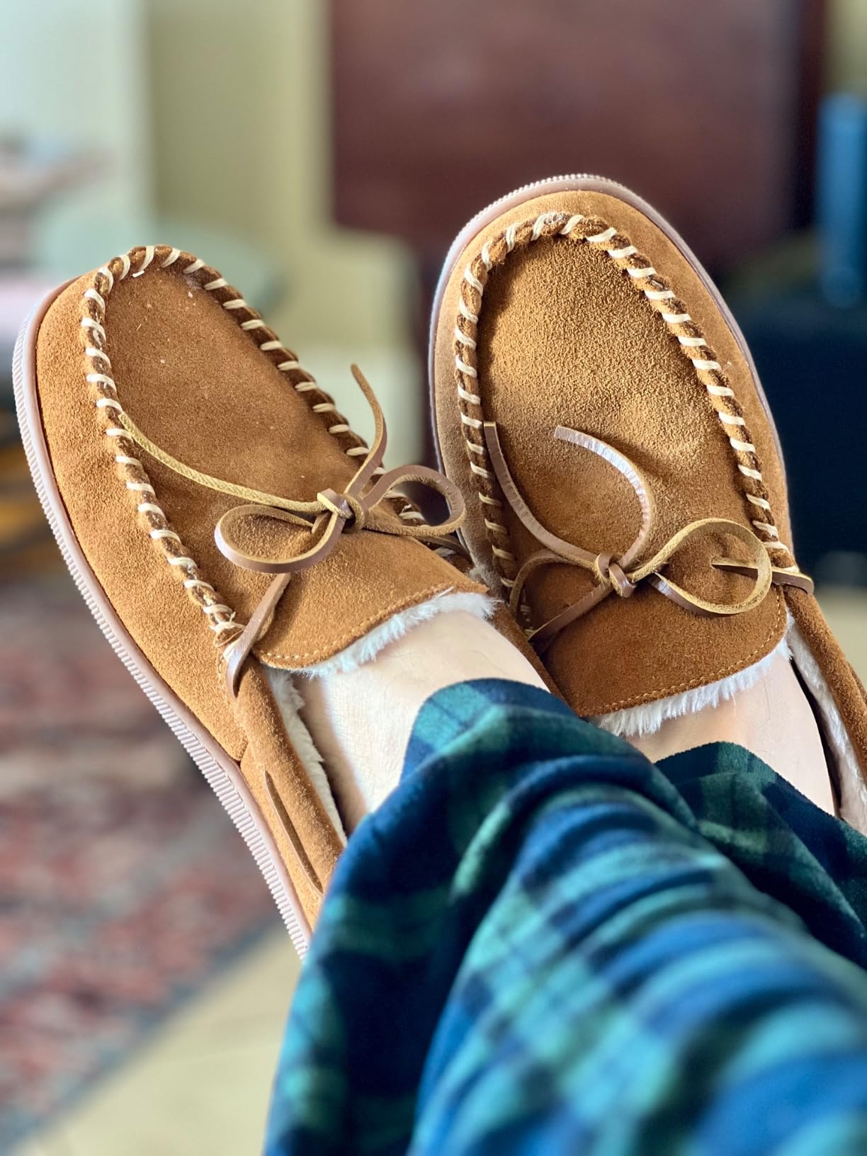 Minnetonka Men's Pile Lined Hardsole Slipper customer photo 2