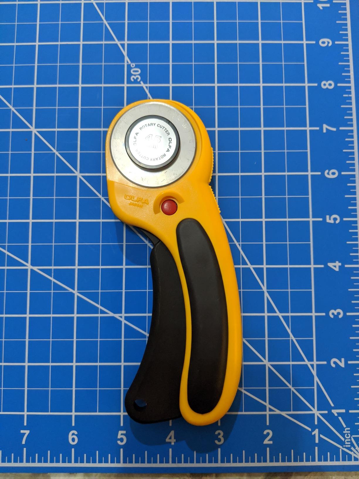 OLFA 45mm Ergonomic Squeeze-Handle Rotary Cutter (RTY-2/DX) - Auto-Retract customer photo 2