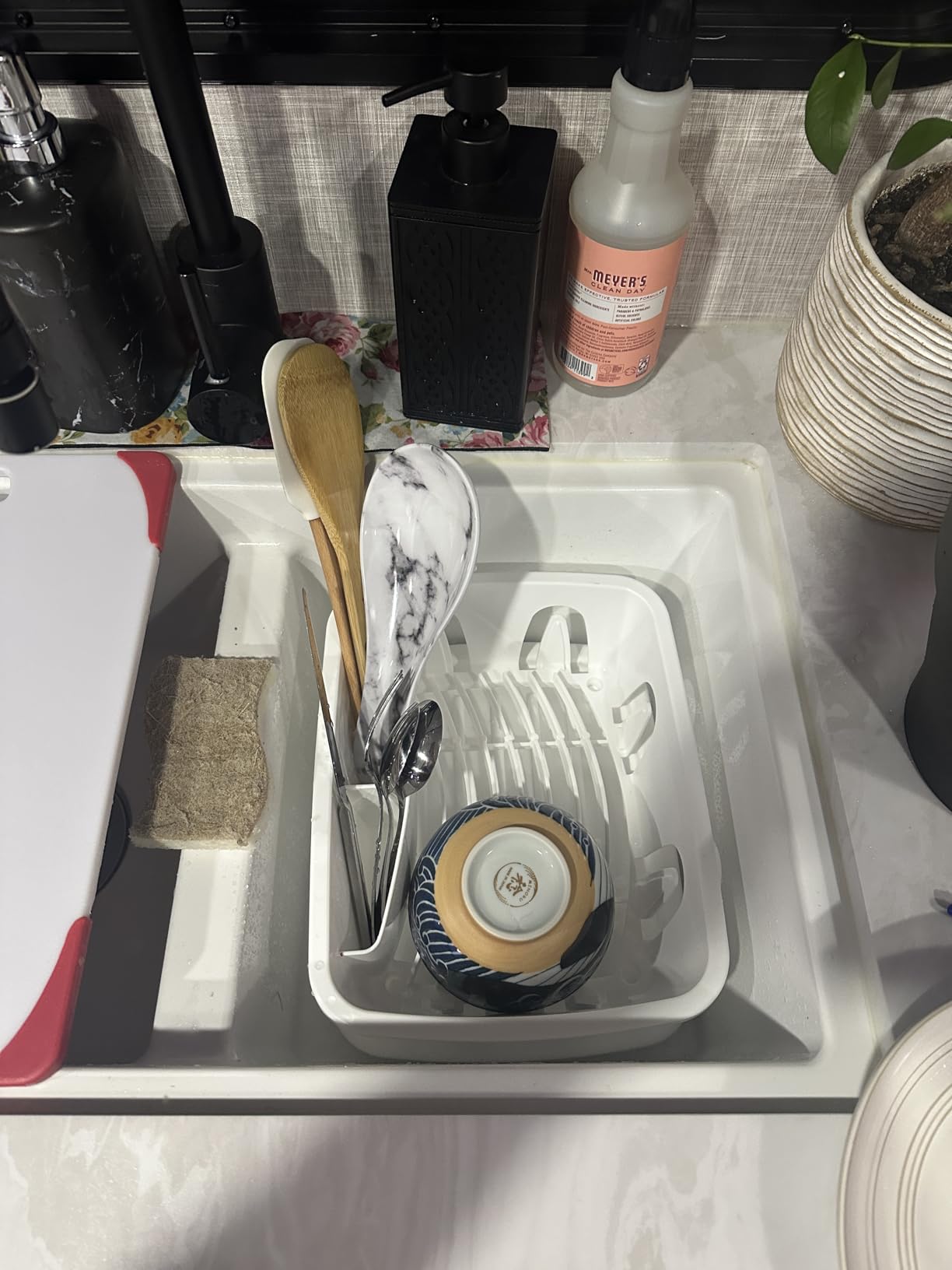 Camco RV Mini Dish Drainer & Tray - Features a Sloped Drain Tray Design, Heavy-Duty Construction - Ideal for Small Spaces, Apartments, Boats, and More -9.5