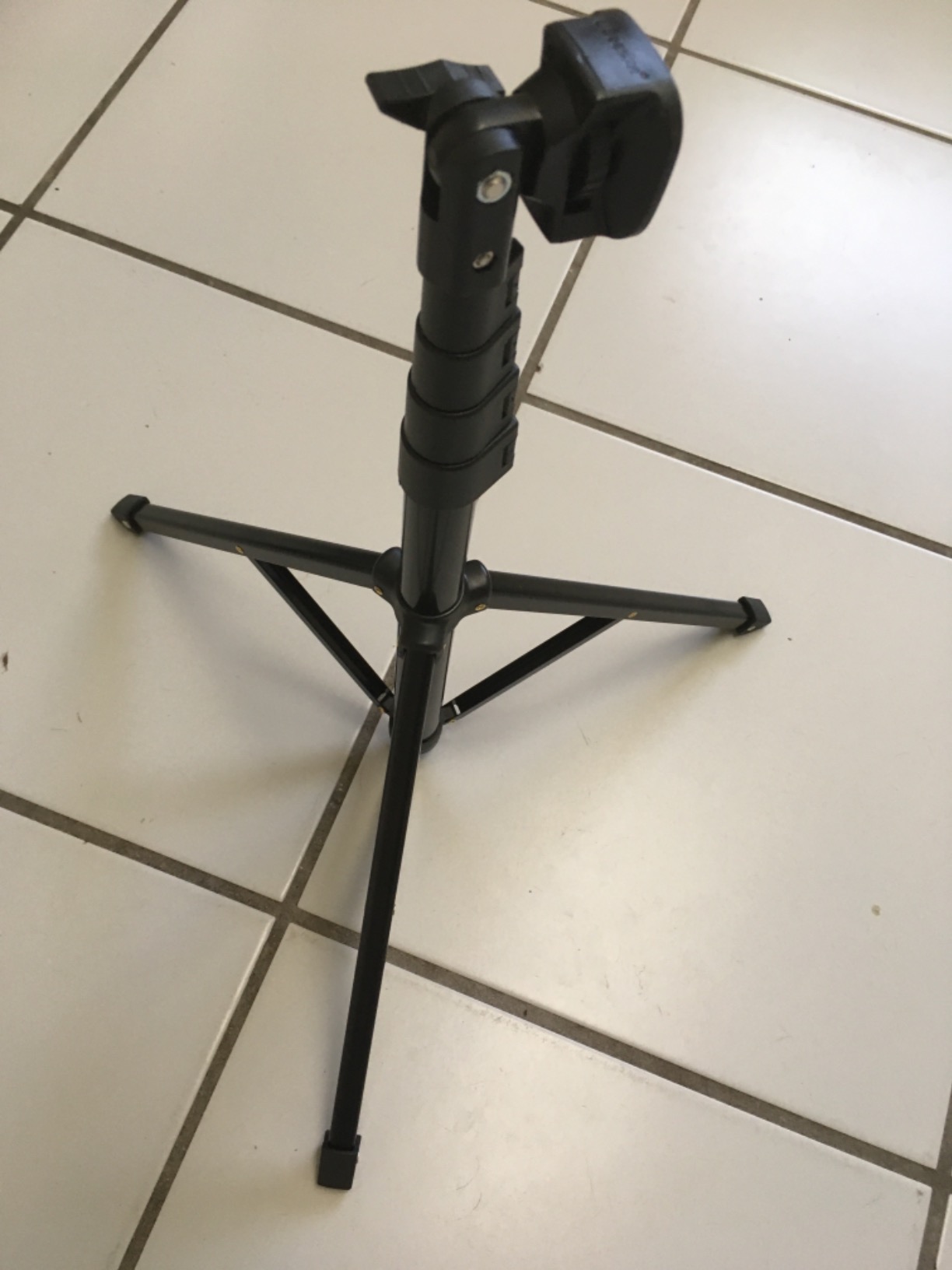 Pyle Universal Speaker Stand Mount Holder Heavy Duty Tripod w/ Adjustable Height from 40” to 71” and 35mm Compatible Insert Easy Mobility Safety Pin and Knob Tension Locking for Stability, Black customer photo 1