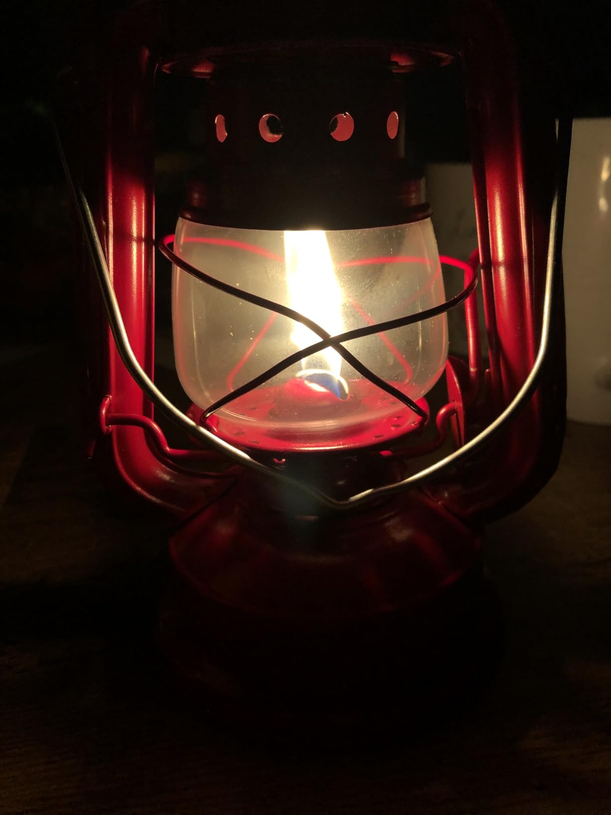 Stansport Hurricane Lantern – Classic Metal Kerosene Oil Lamp with Glass Globe and Adjustable Wick – Portable Emergency Lighting & Decorative Indoor/Outdoor Camping Lantern, Red customer photo 1