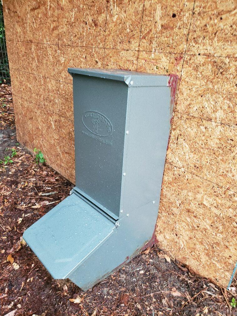 Little Giant HGFS SNG Door Hog Feeder, 50 lb, Gray customer photo 1