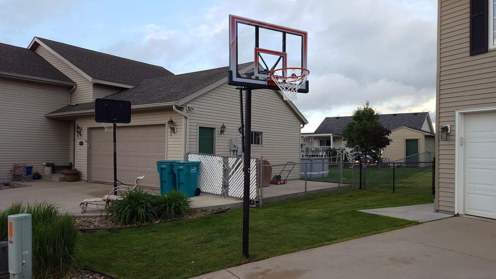 Lifetime 71799 Height Adjustable In Ground Basketball System, 50 Inch Shatterproof Backboard customer photo 1