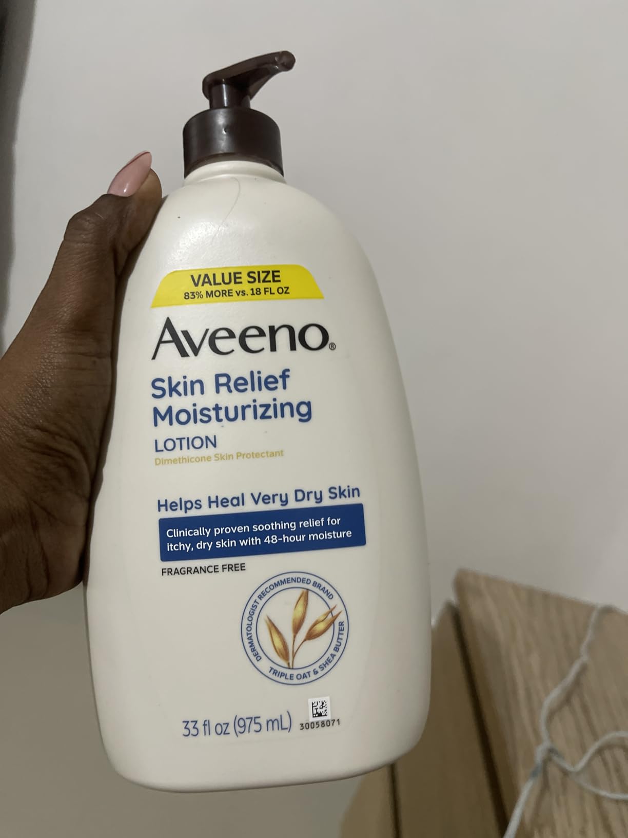 Aveeno Skin Relief Moisturizing Body Lotion Heals Very Dry, Sensitive Skin, Fast Absorbing Lotion with Soothing Triple Oat & Shea Butter Formula, Fragrance Free Lotion, Non-Comedogenic, 18 Fl Oz customer photo 1