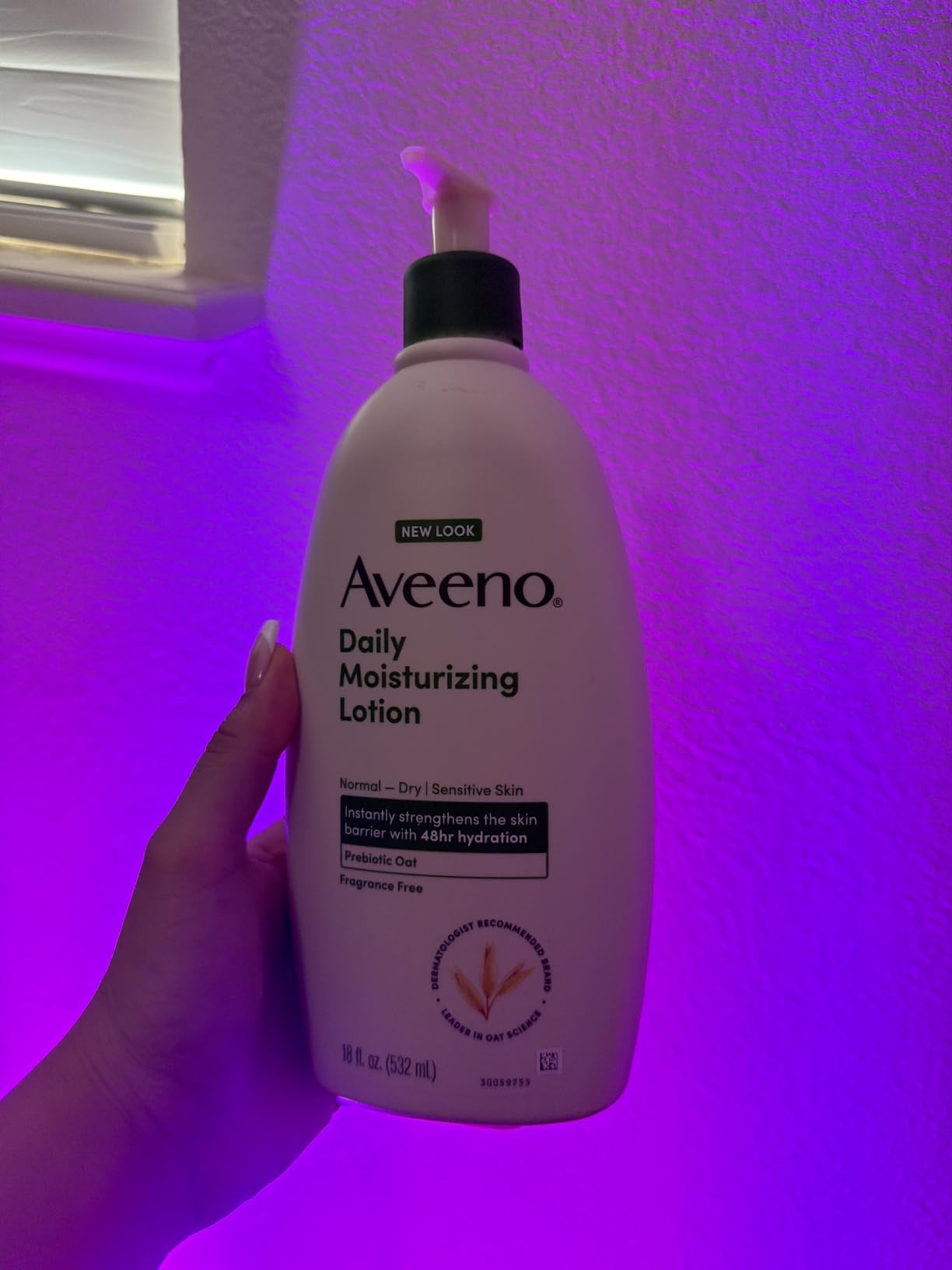 Aveeno Daily Moisturizing Body Lotion for Normal to Dry Skin, Moisturizer with Soothing Prebiotic Oat, Non Greasy, Non Comedogenic, Fragrance Free Body Lotion for Women & Men, 18 Fl Oz customer photo 2