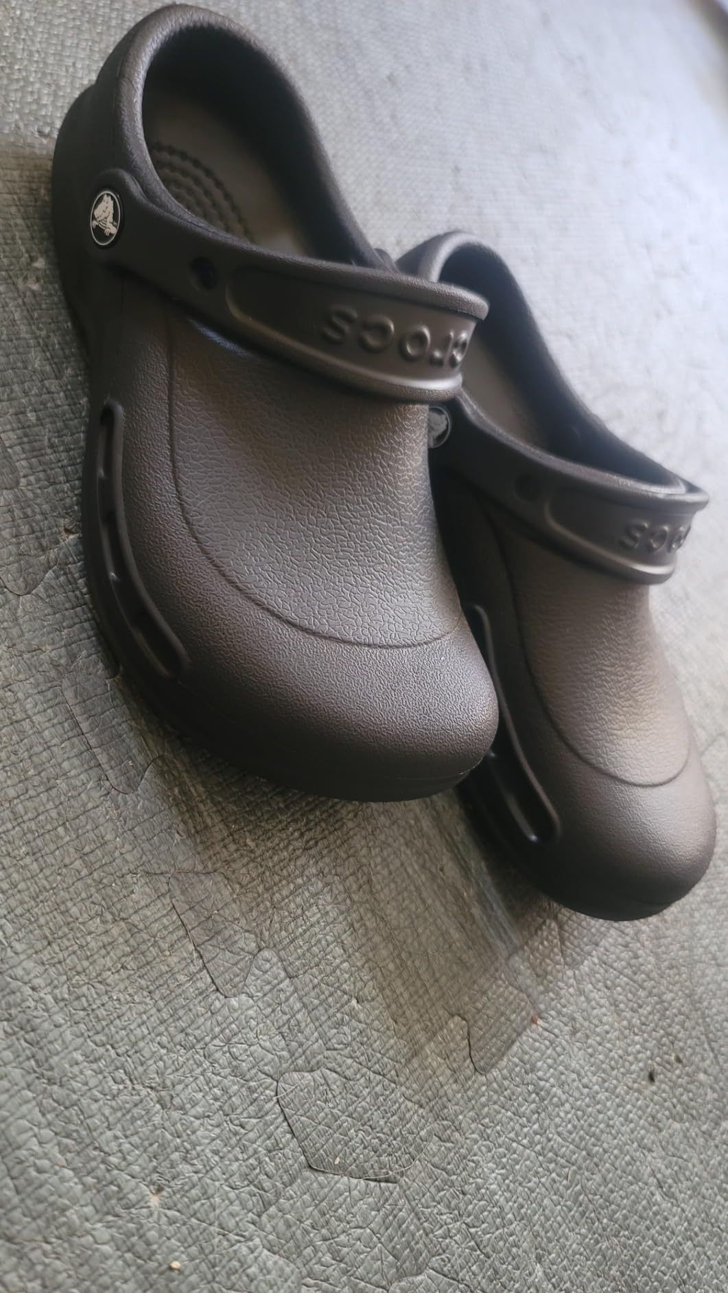 Crocs Unisex-Adult Bistro Work Clogs, Enclosed Toe, Slip Resistant Shoes customer photo 1