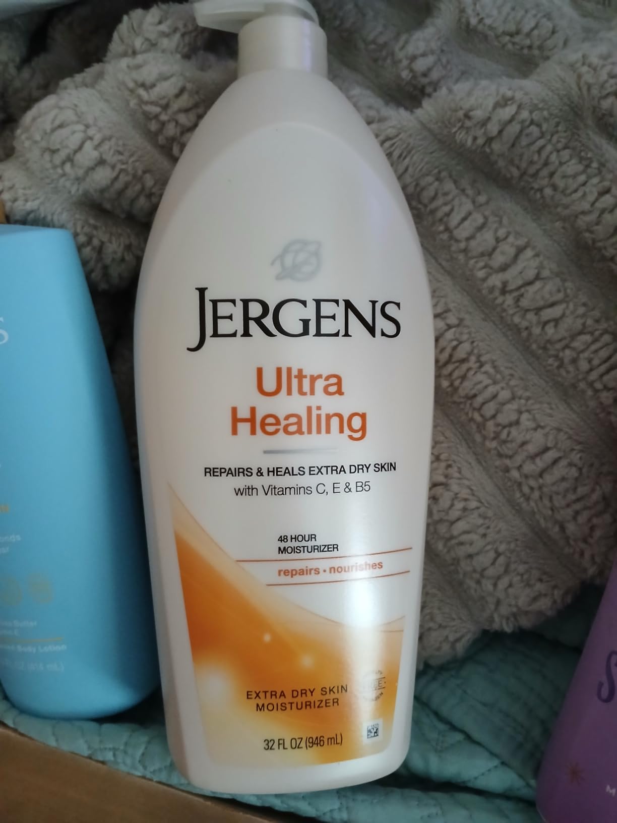 Jergens Ultra Healing Body Lotion, Moisturizer for Dry Skin, 32 fl oz customer photo 2