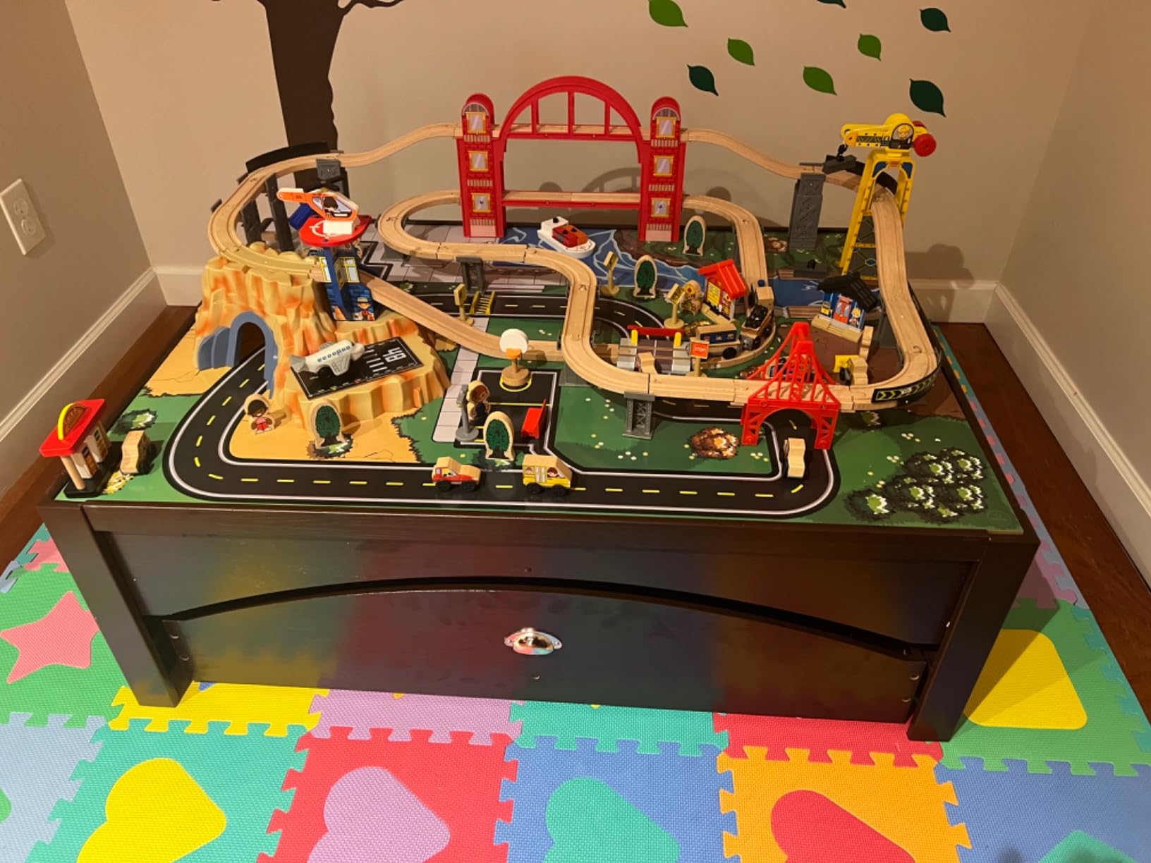 KidKraft Metropolis Wooden Train Set & Table with 100 Pieces and Storage Drawer - Espresso customer photo 2