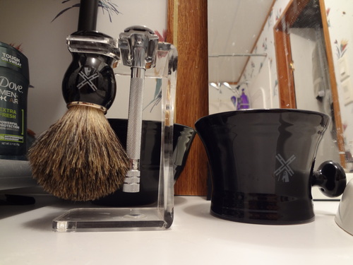 Van Der Hagen® Luxury Shaving Set - Total Men's Wet Shaving Kit w/Boar Bristle Brush, Scented Luxury Soap, Stand and Apothecary Mug customer photo 2