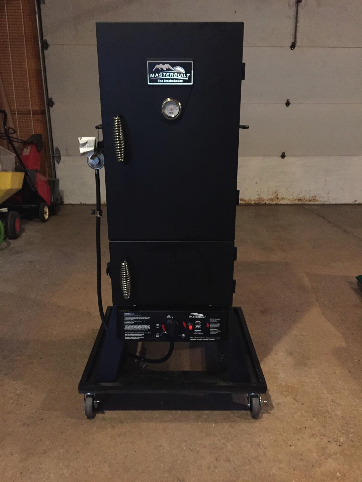 Masterbuilt 30-Inch Dual Fuel Propane & Charcoal Vertical Smoker with 730 Sq. In. Cooking Space, Push-Button Ignition, Temperature Gauge, 4 Smoking Racks, Black customer photo 1
