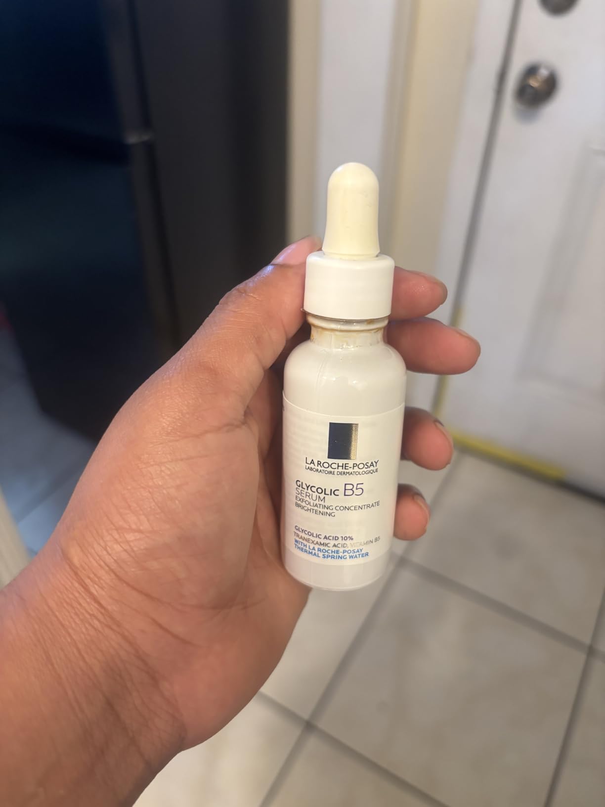 La Roche-Posay Glycolic Acid Dark Spot Serum with Vitamin B5, 1oz | Tranexamic acid and kojic acid skin tone corrector that helps reduce discoloration, brighten skin, and even skin tone. customer photo 1