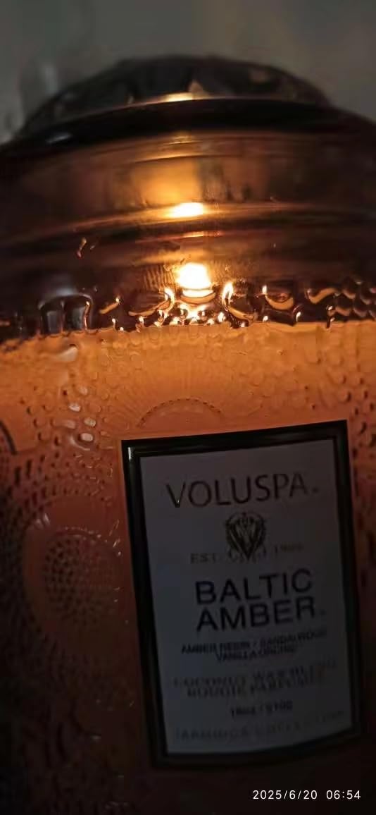 Voluspa Baltic Amber Large Scented Candle Jar 18 Oz, 100 Hr Burn | Coconut Wax Blend in Decorative Glass, Clean Even Burn, USA Handcrafted Gift for Hosts, Fragrance Lovers & Relaxed Rooms customer photo 1