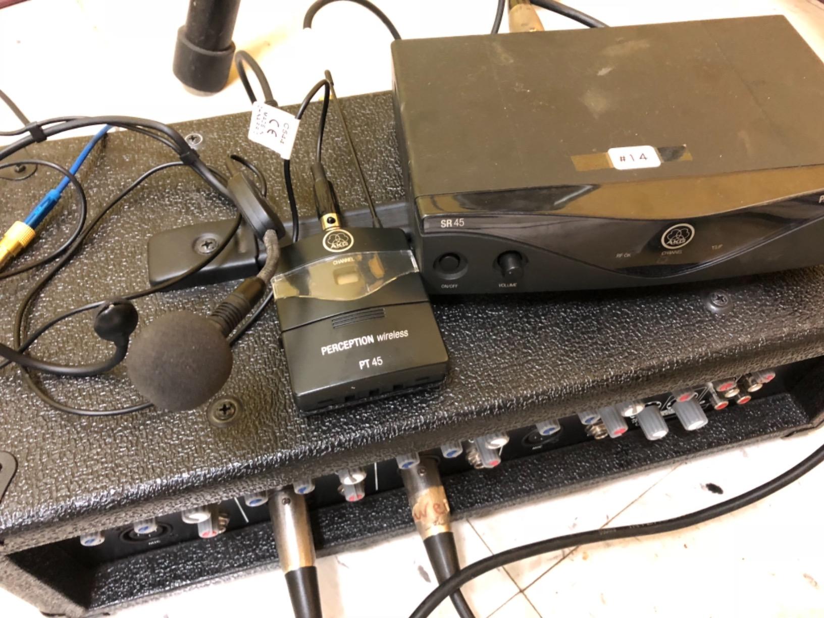 AKG Pro Audio Perception Wireless Microphone System with SR45 Stationary Receiver, PT45 Pocket Transmitter, and C544L Headworn Microphone- Sports Set (3248X00010) customer photo 1