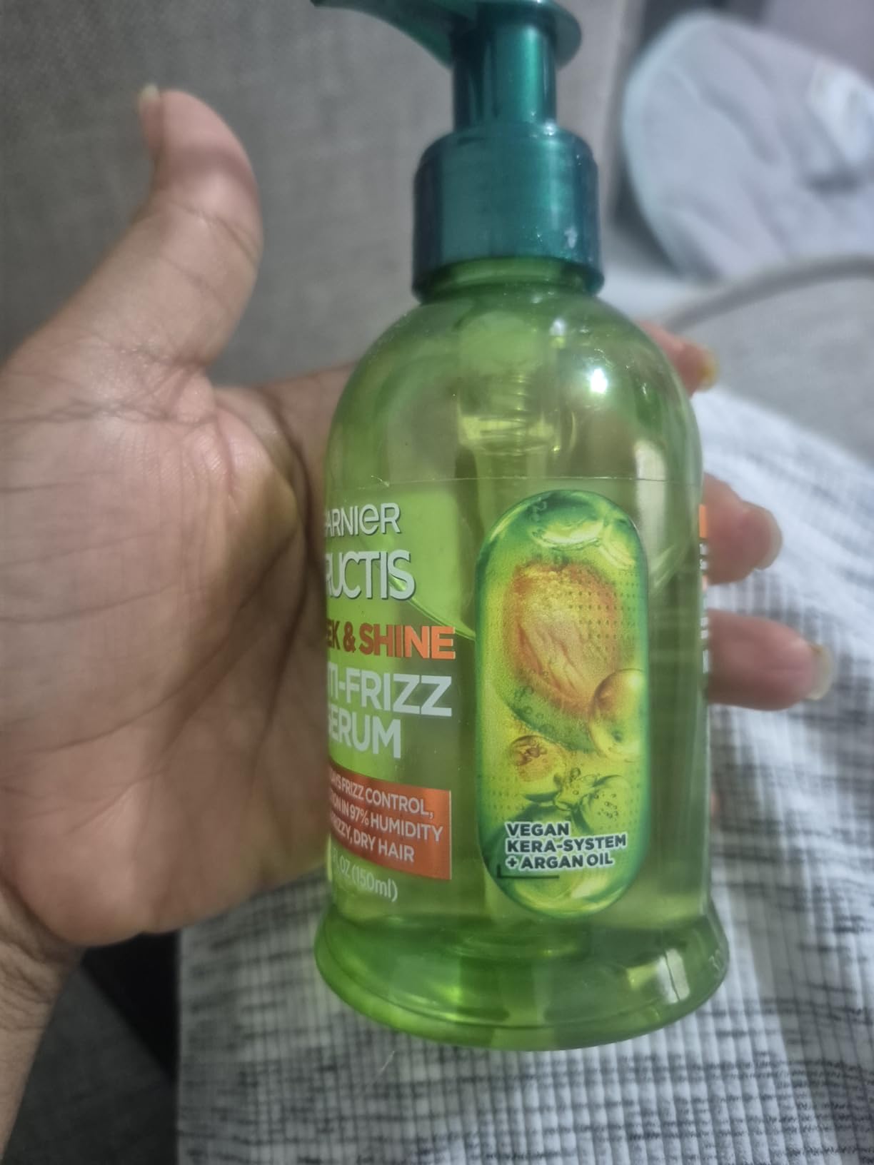 Garnier Fructis Sleek & Shine Anti-Frizz Hair Serum for Frizzy, Dry Hair, Leave-In Argan Oil Infused Formula with Up to 72HRs of Frizz Control, Smooths Flyaways & Boosts Hair Shine, 5.1 Fl Oz customer photo 1