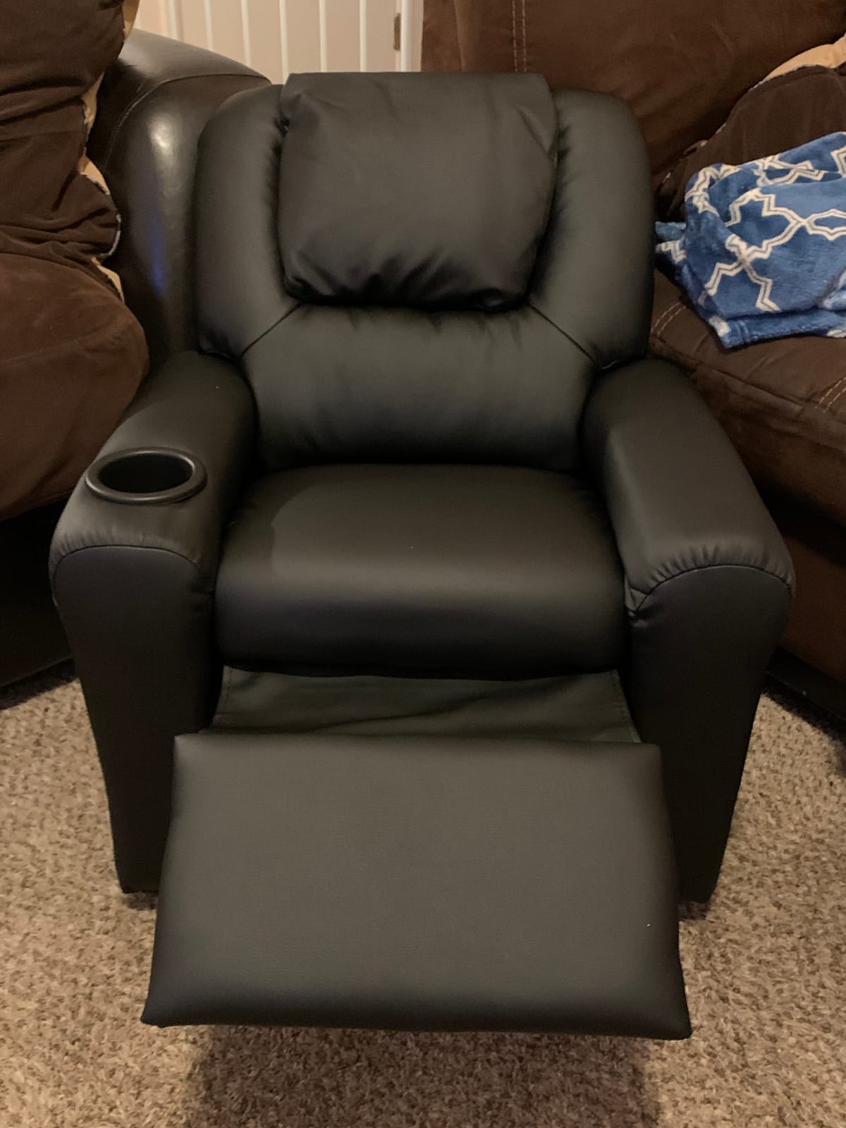 Flash Furniture Vana LeatherSoft Kids Recliner with Cup Holder, Headrest, and Safety Recline, Contemporary Reclining Chair for Kids, Supports up to 90 lbs., Black customer photo 1