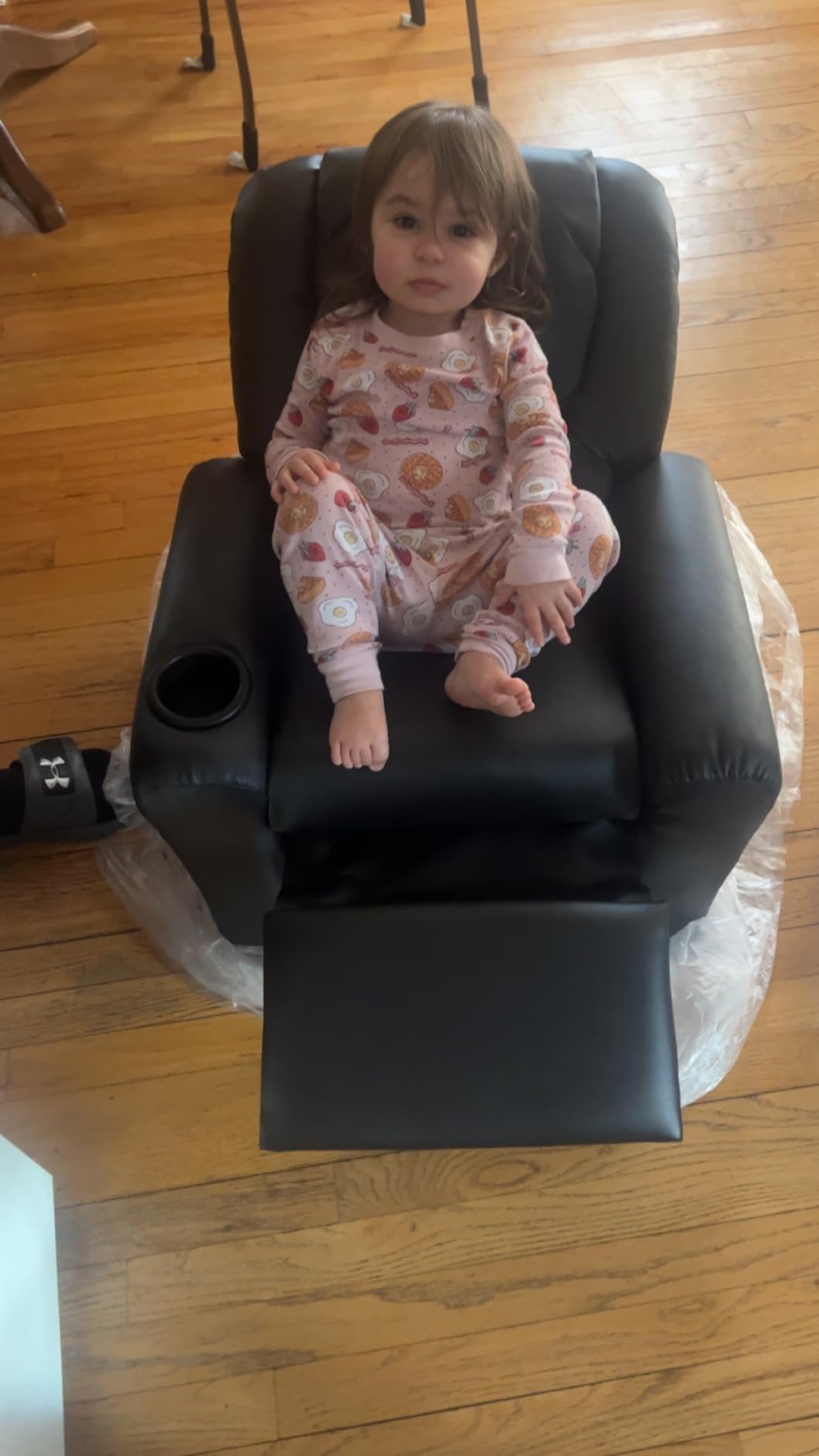 Flash Furniture Vana LeatherSoft Kids Recliner with Cup Holder, Headrest, and Safety Recline, Contemporary Reclining Chair for Kids, Supports up to 90 lbs., Black customer photo 2