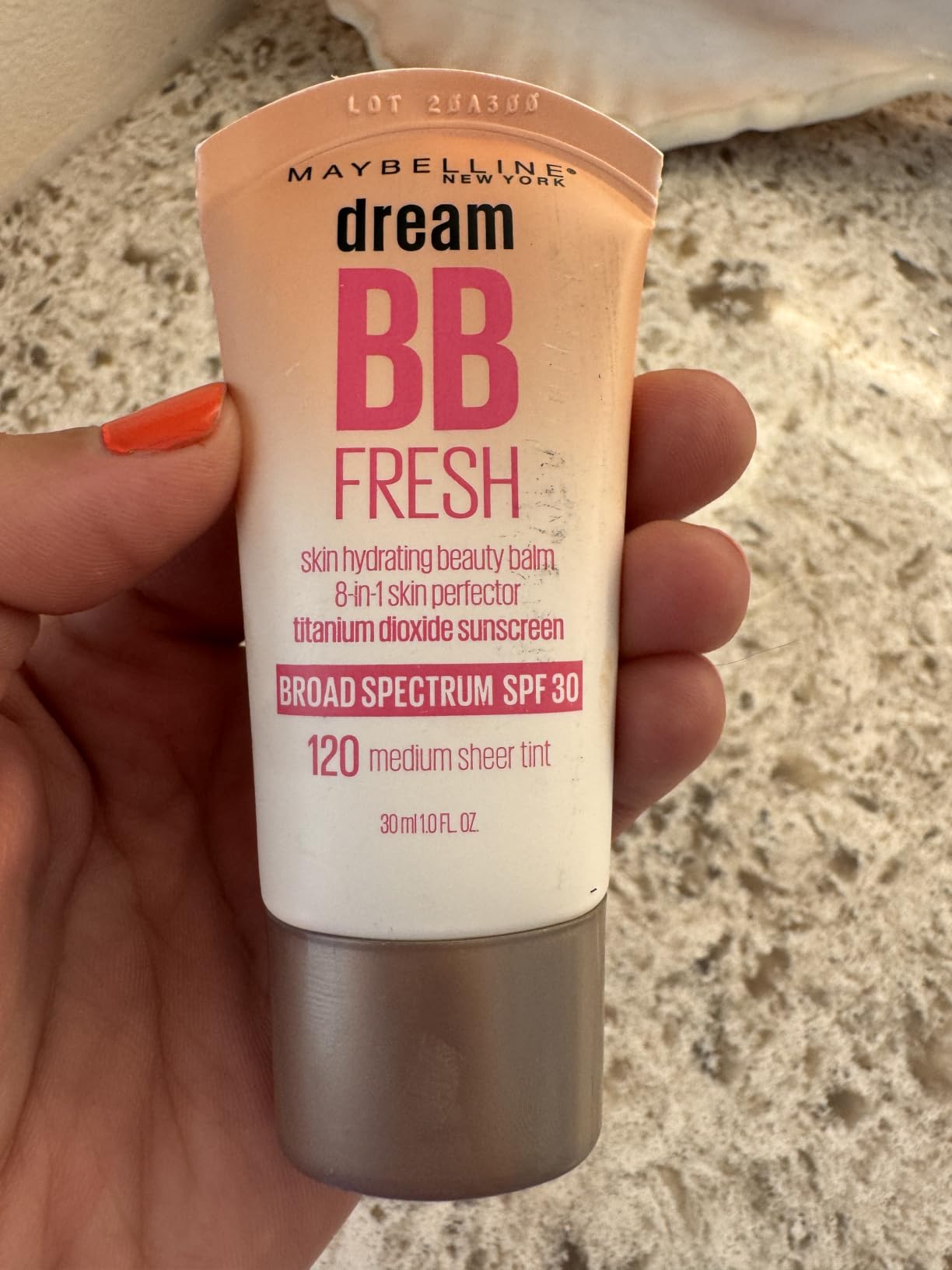 Maybelline Dream Fresh Skin Hydrating BB cream, 8-in-1 Skin Perfecting Beauty Balm with Broad Spectrum SPF 30, Sheer Tint Coverage, Oil-Free, Light/Medium, 1 Fl Oz customer photo 1