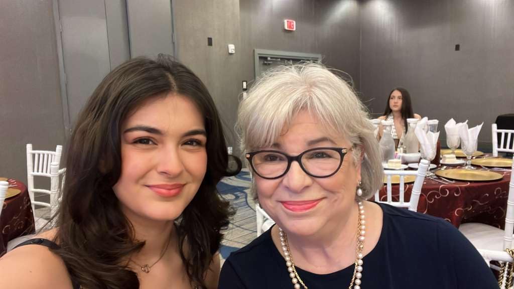 Estée Lauder DayWear Multi-Protection Anti-Oxidant 24H-Moisture Cream SPF 15 | Anti-Aging Moisturizer | Hydrating Face Moisturizer customer photo 1
