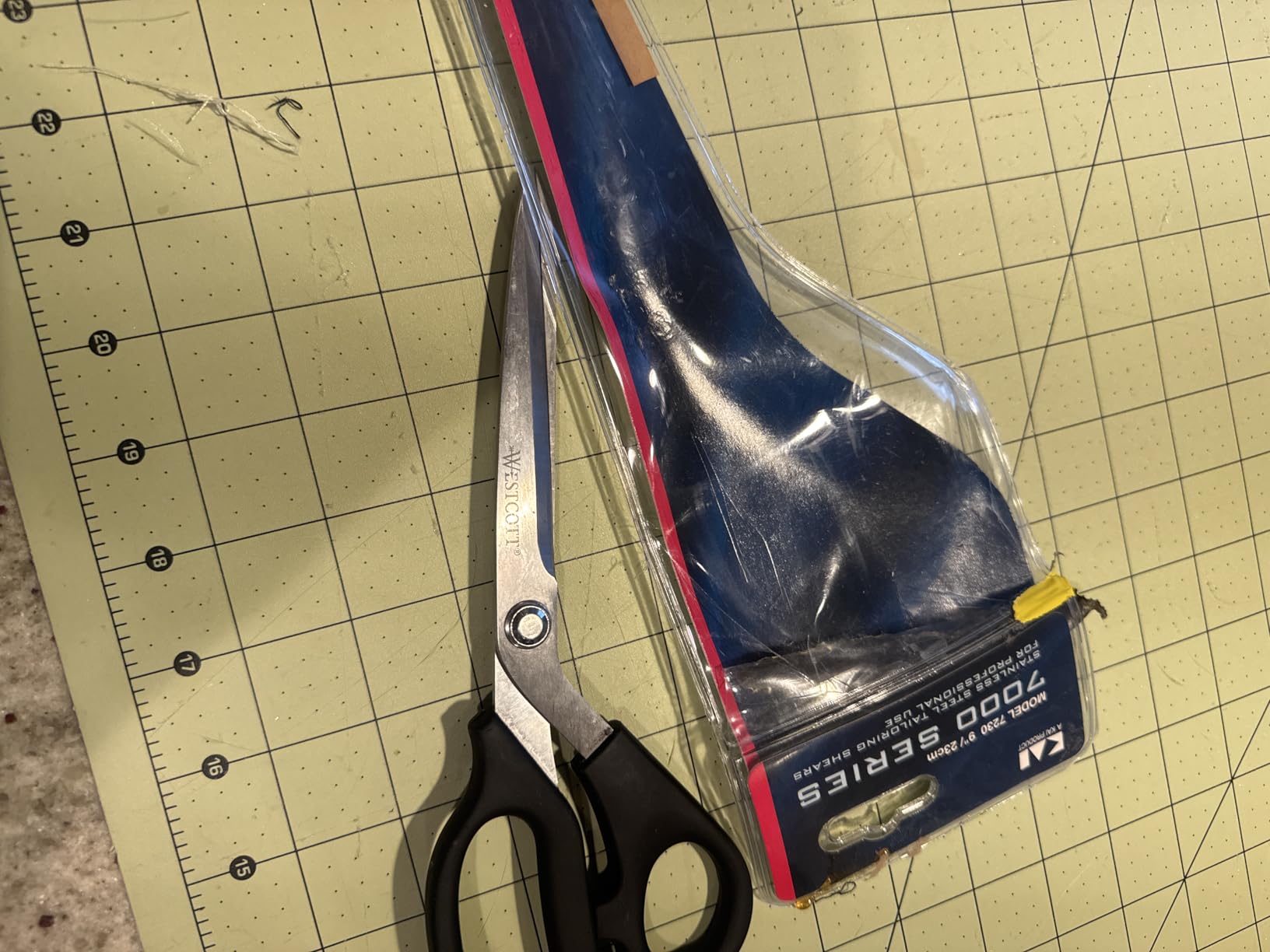 Kai 7230 9 Inch Professional Shears customer photo 2