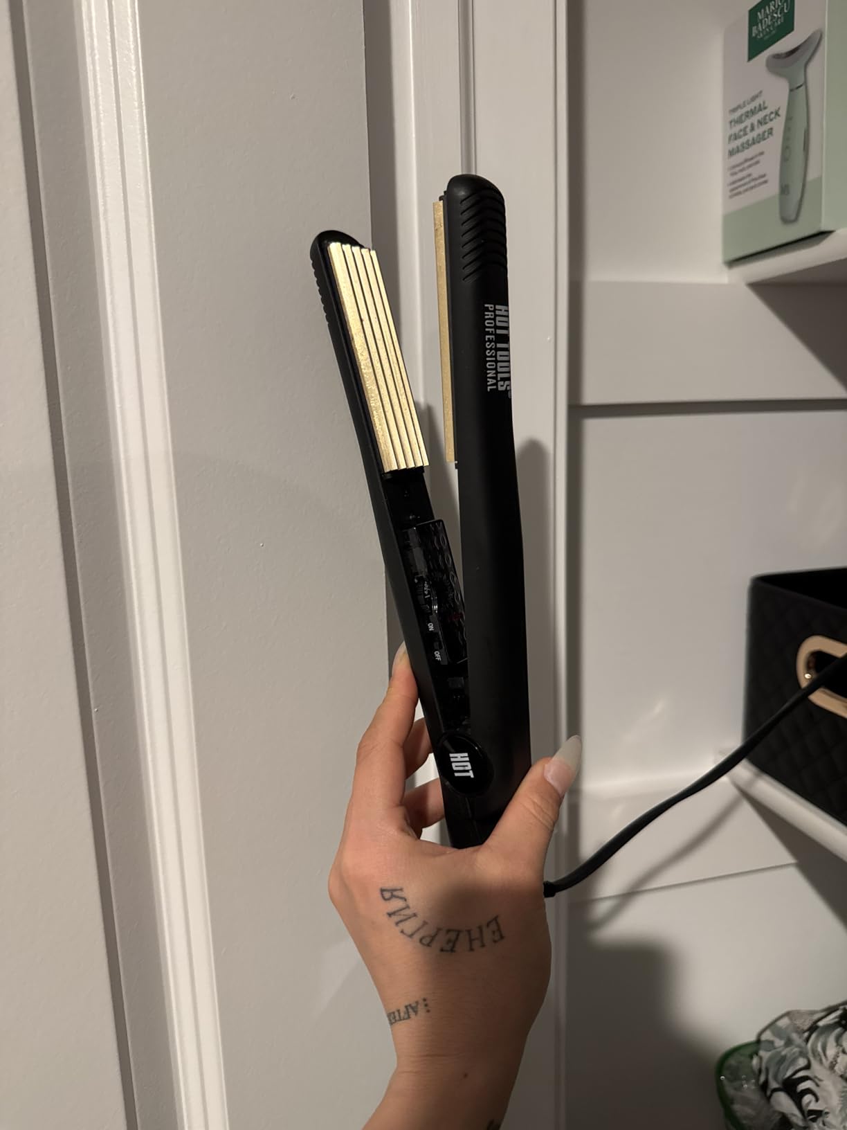 Hot Tools Pro Artist 24K Gold Crimping Iron | For Light Textured Crimps and Volume (1 in) customer photo 1
