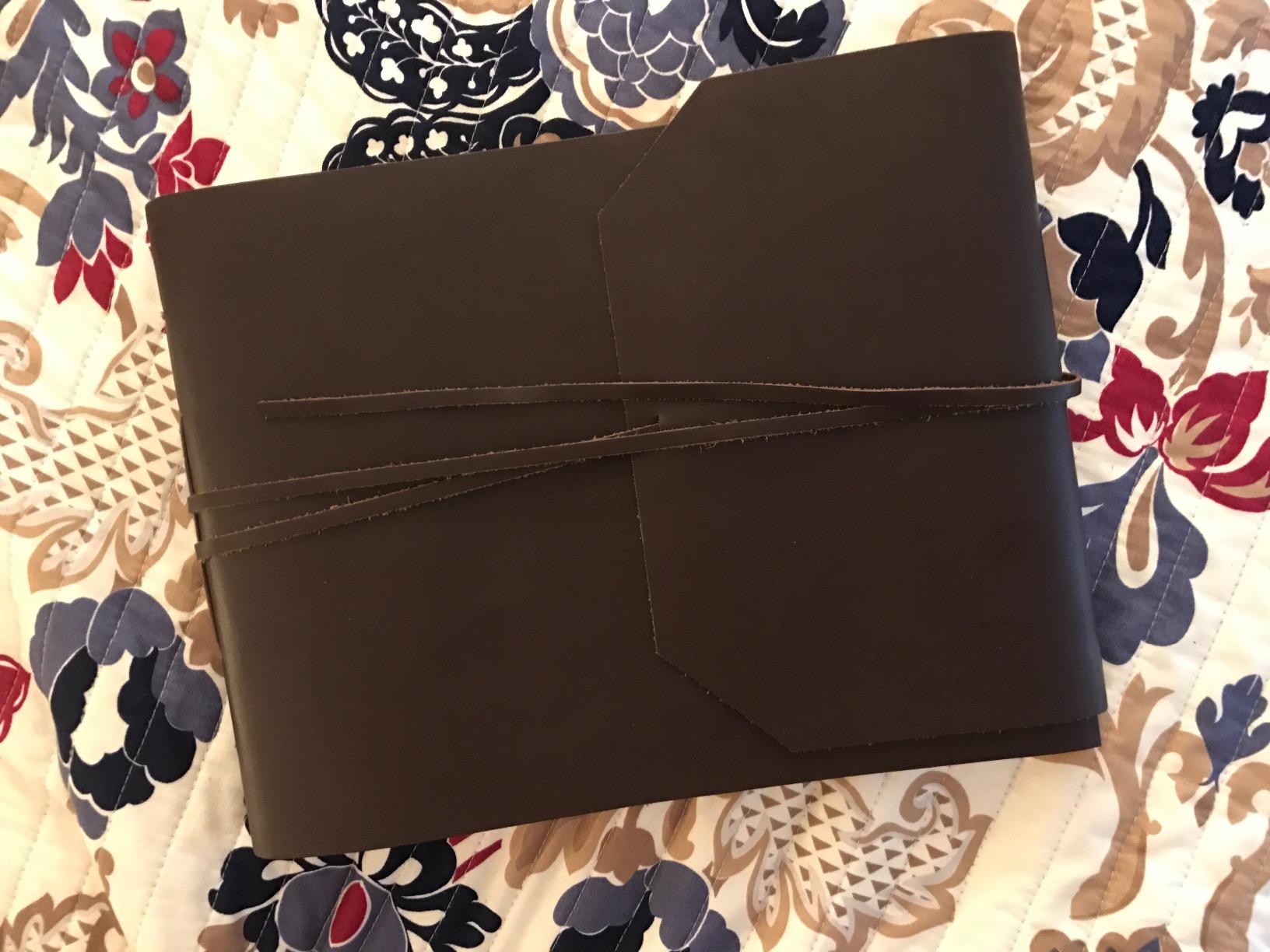 Large Genuine Leather Photo Album with Gift Box - Scrapbook Style Pages - Holds 400 4x6