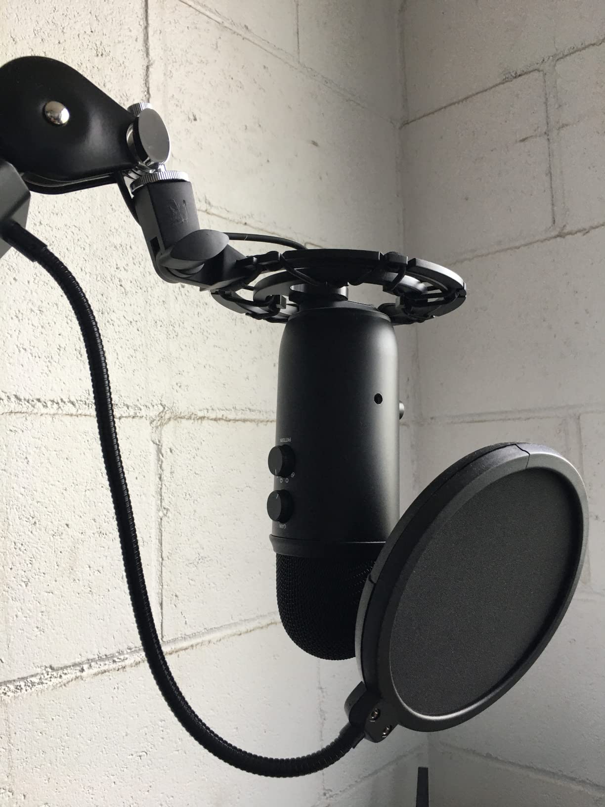 NEEWER Professional Microphone Pop Filter Shield customer photo 2