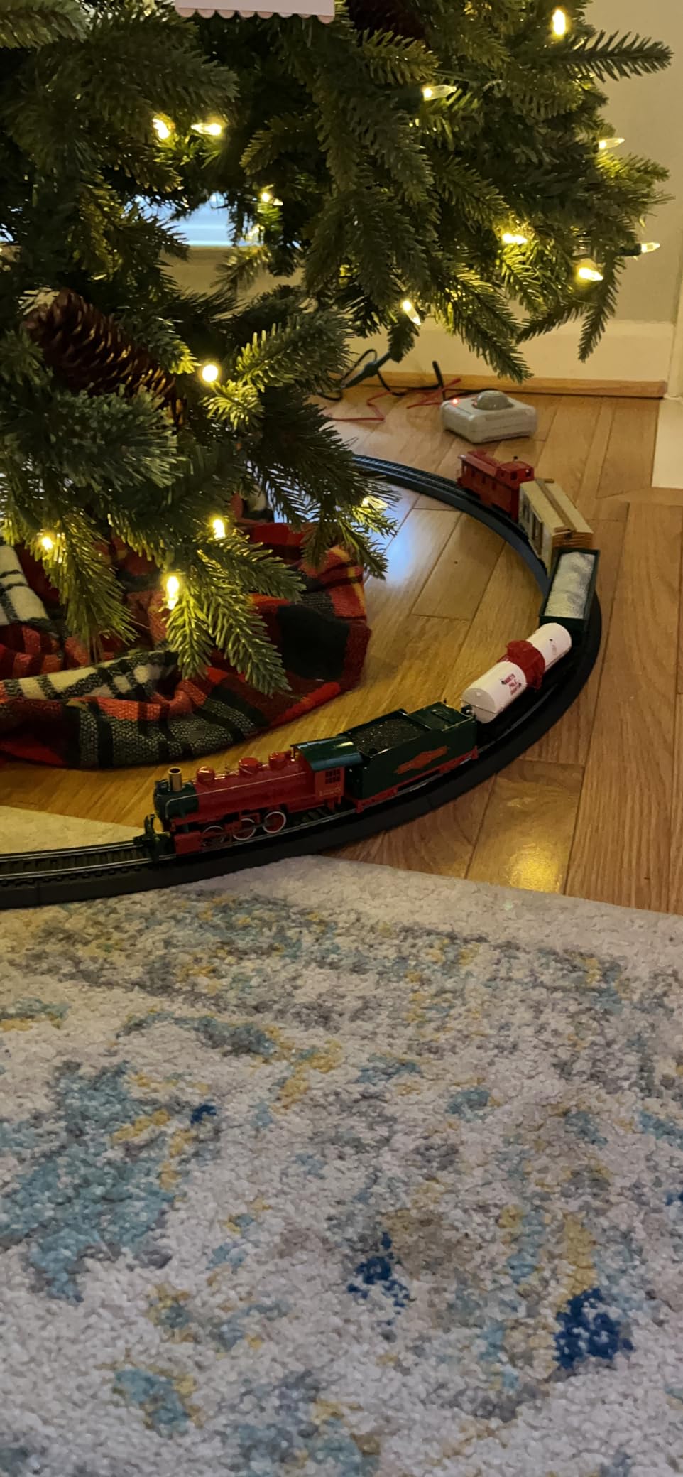 Bachmann Trains Jingle Bell Express Ready to Run Electric Train St HO Scale customer photo 2