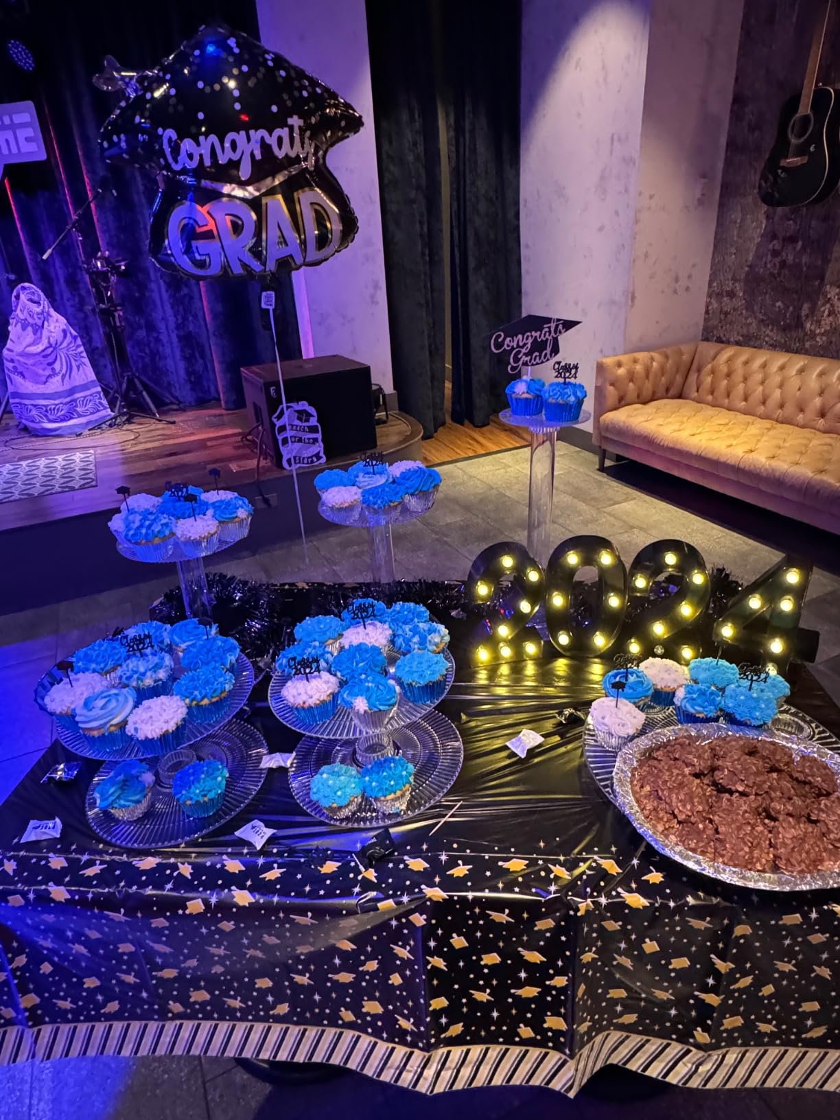 6 Tier Clear Wedding Cascade Cupcake Cake Stand (Style R600) customer photo 1