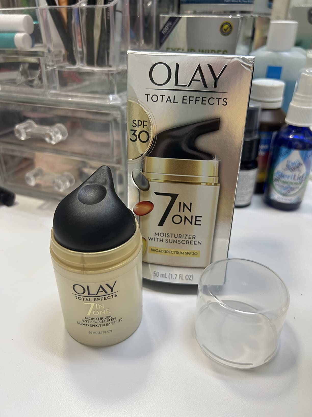 Olay Facial Moisturizing Lotion SPF 30 Total Effects for Dry Skin, 7 Benefits including Minimize Pores, Anti-Aging, 1.7 oz customer photo 2