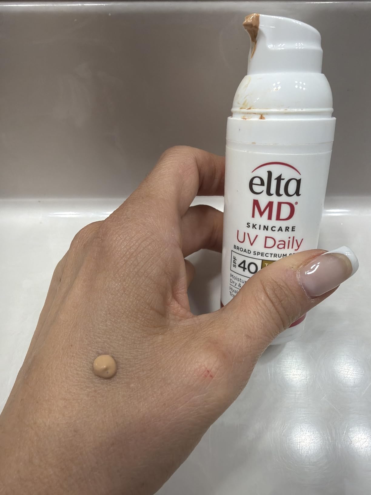 EltaMD UV Daily Face Sunscreen Moisturizer, Zinc Oxide, SPF 40 and SPF 50 | Hydrates and Protects Dry Dehydrated Skin, Lightweight, No White Cast, Dermatologist Recommended, Available in Three Tints customer photo 2